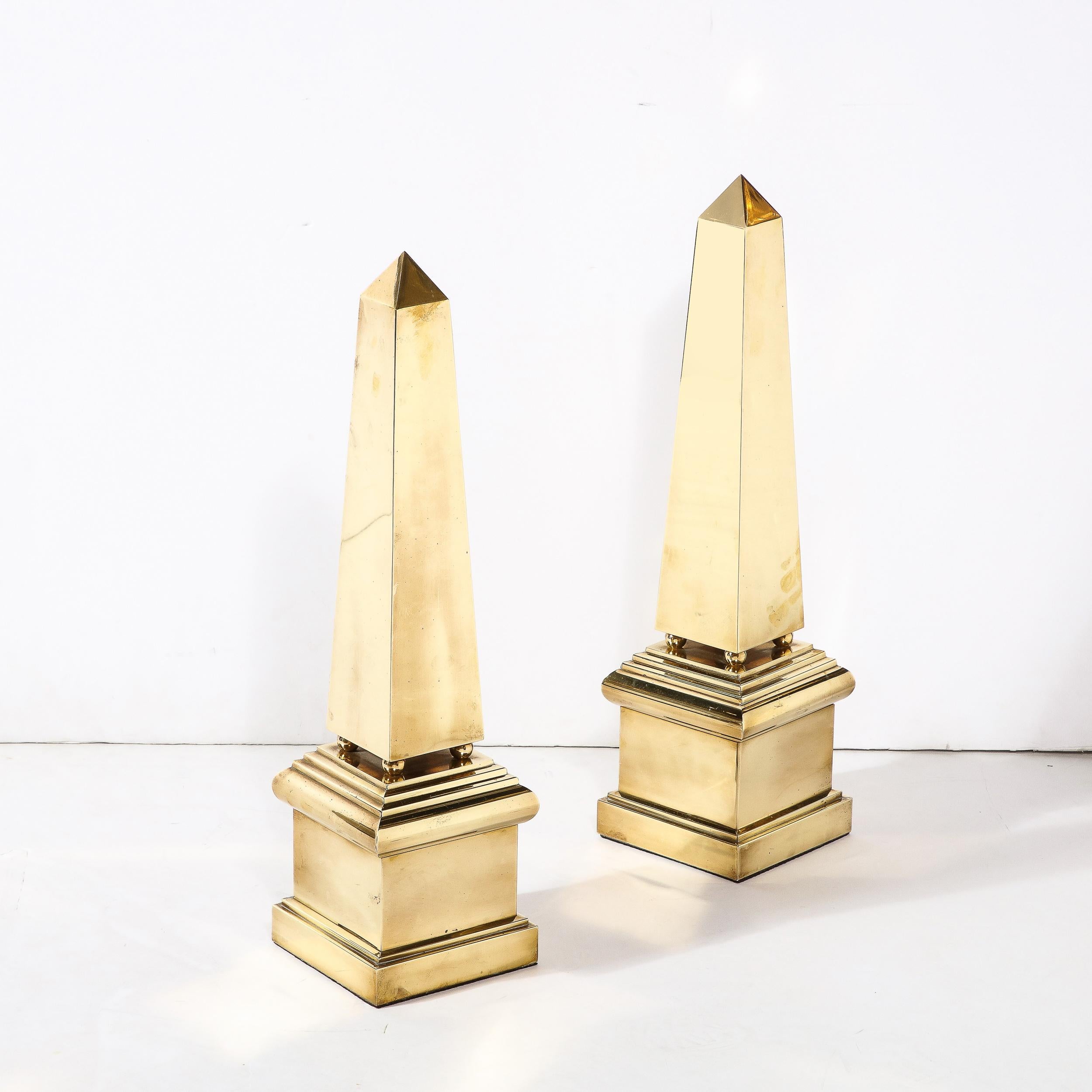 Modernistische Obelisken aus poliertem Messing mit gestuften und Wolkenkratzer-Sockeln im Angebot 2
