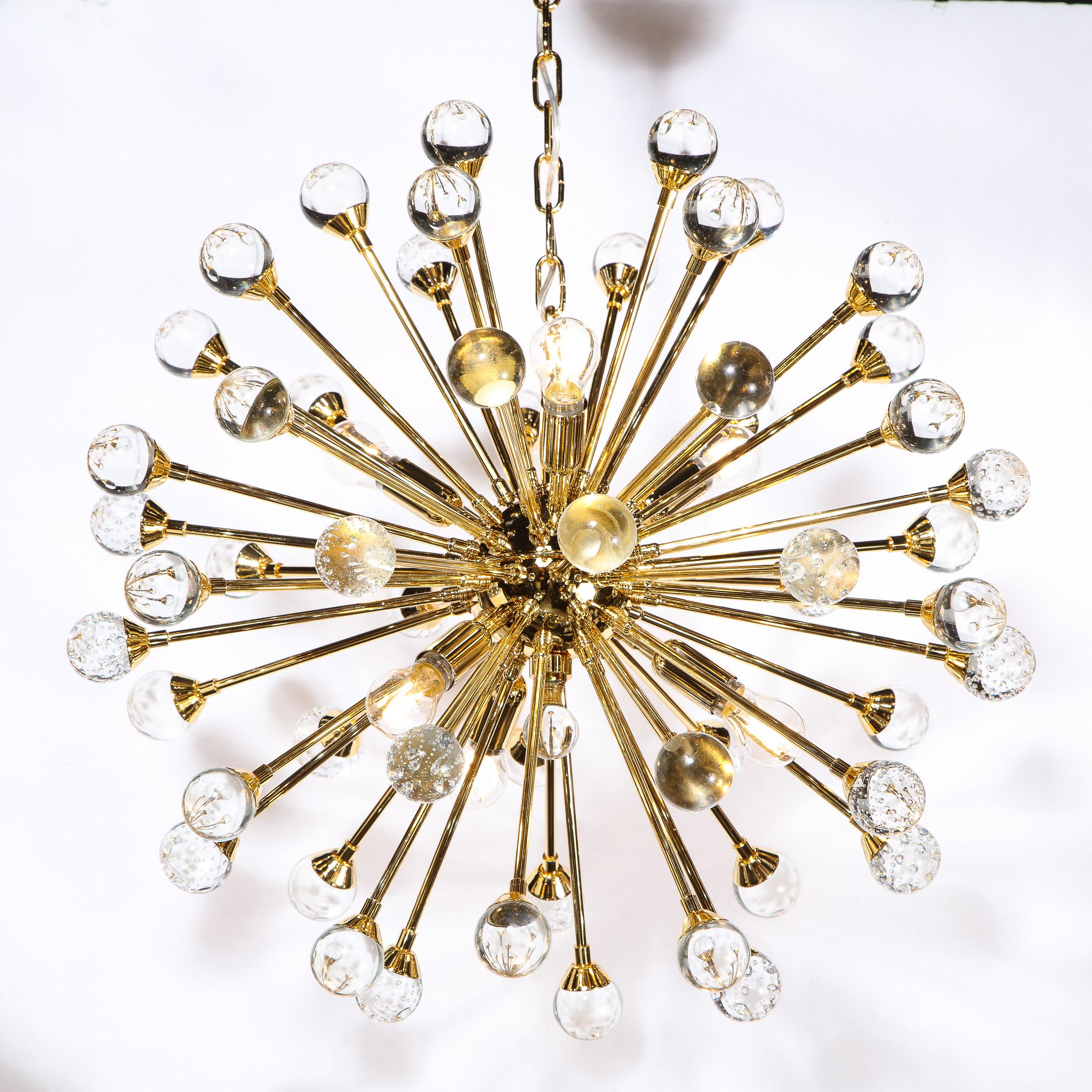 Poli Plafonnier moderniste Spoutnik en laiton poli avec pointes orbitales translucides soufflées à la main de Murano en vente
