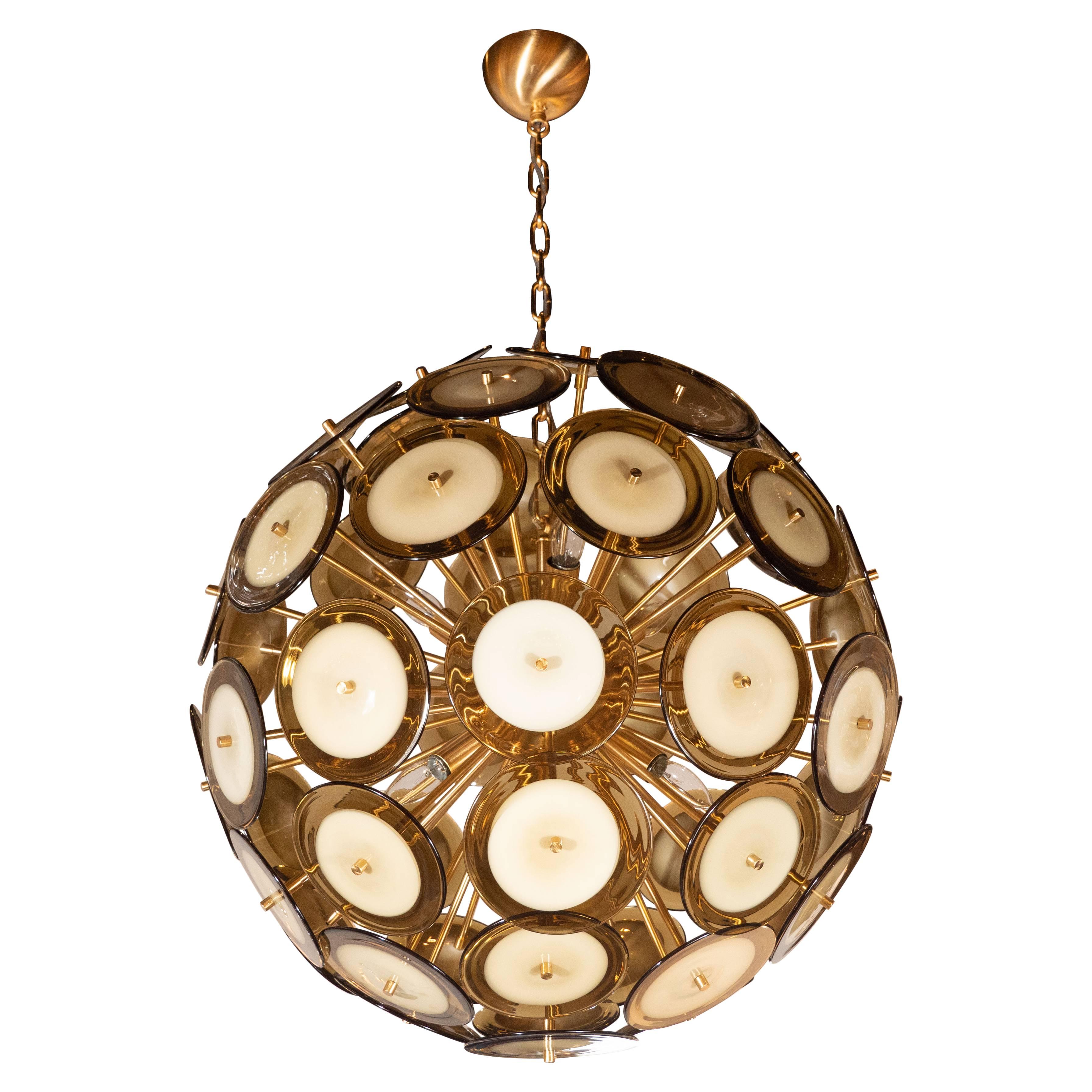 Lampadario modernista in ottone lucido con dischi di topazio di Murano soffiati a mano
