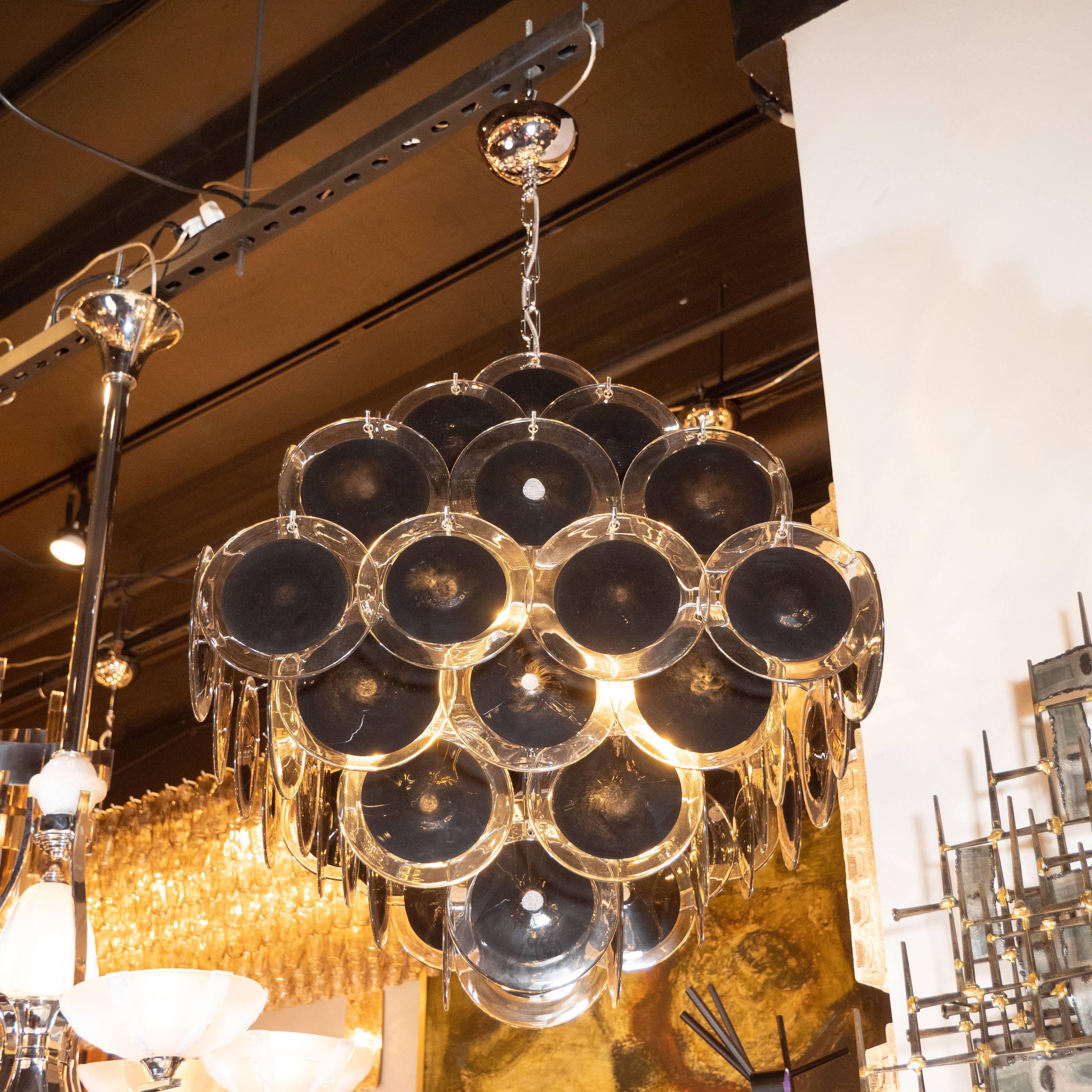 Modernistischer Kronleuchter aus poliertem Nickel und mundgeblasenem Muranoglas in Schwarz und Klarglas (Italienisch) im Angebot