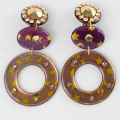Modernist Lila und Gold Acryl Jeweled Dangle Clip Ohrringe