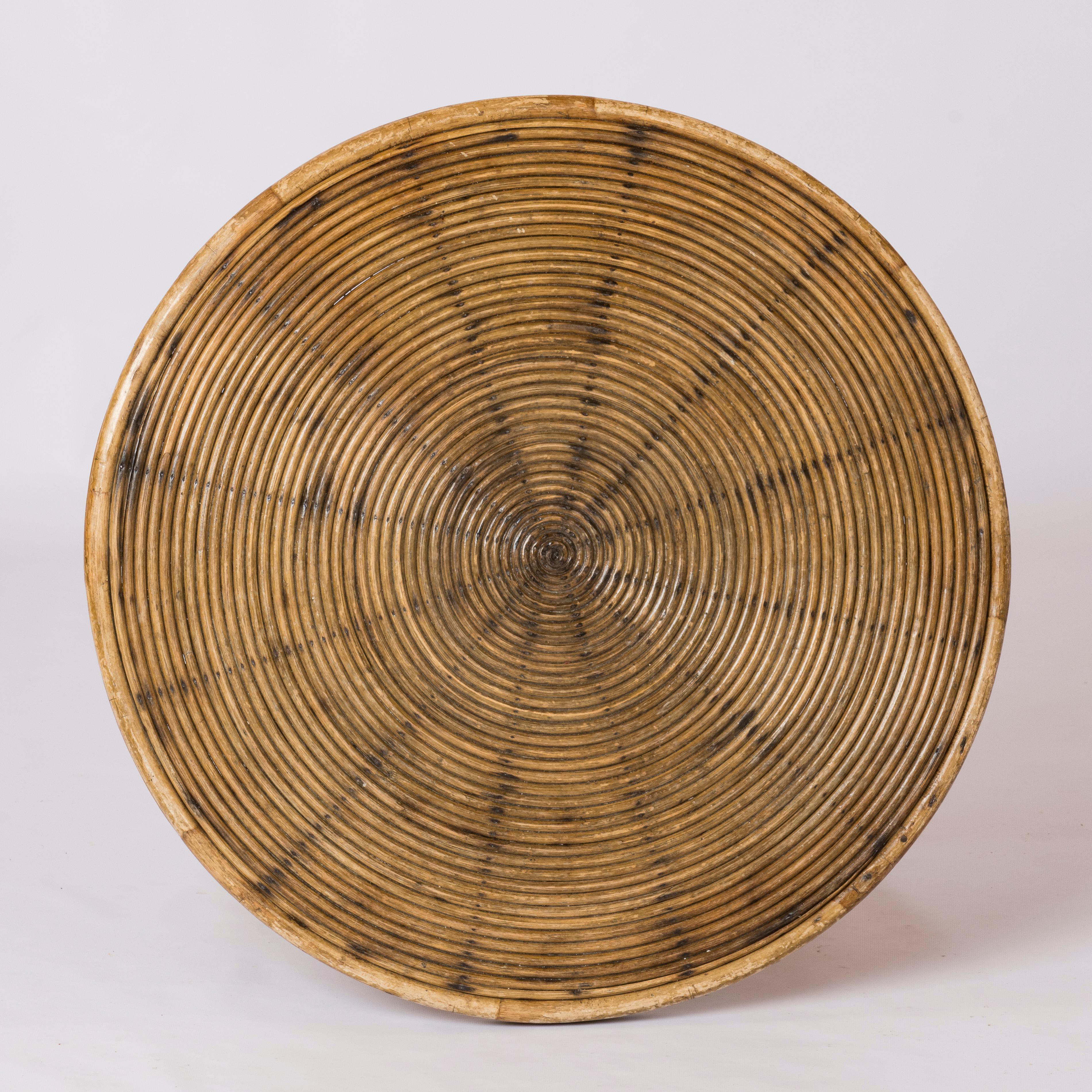 Milieu du XXe siècle Table centrale moderniste en rotin, France, années 1960 en vente