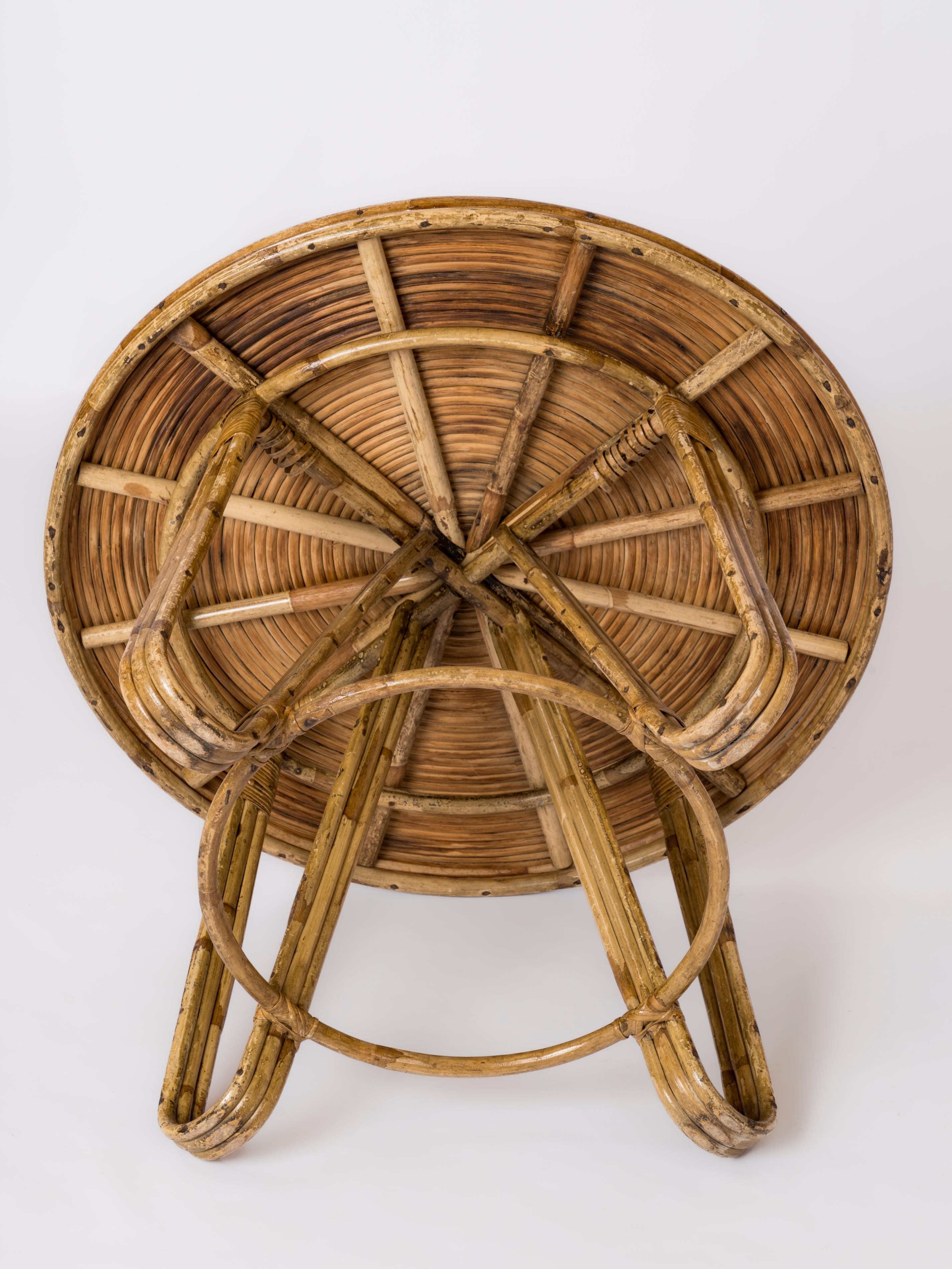 Rotin Table centrale moderniste en rotin, France, années 1960 en vente