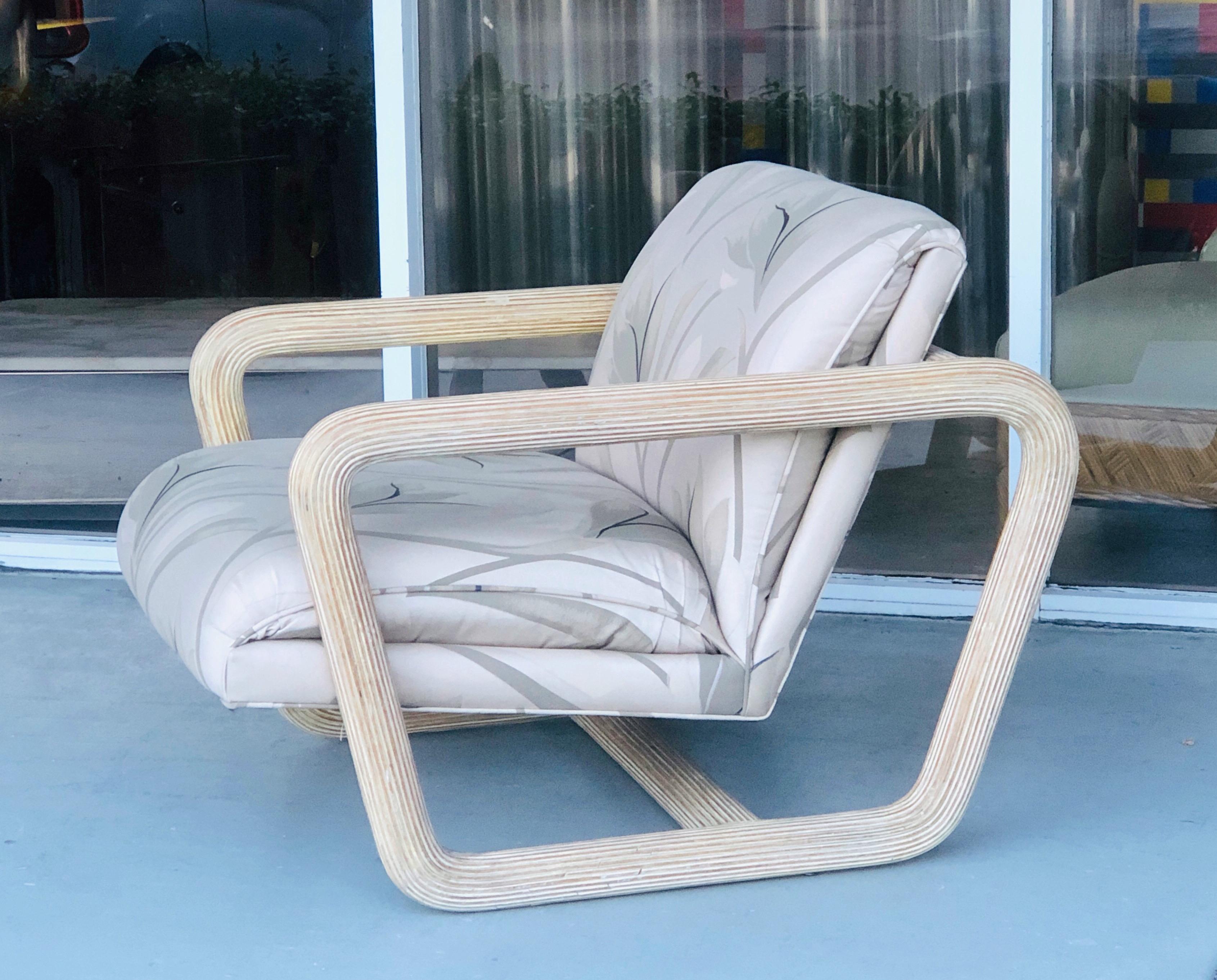 Modernist Rattan Pencil Reed Longe Chair, 1985 In Good Condition For Sale In Miami, FL
