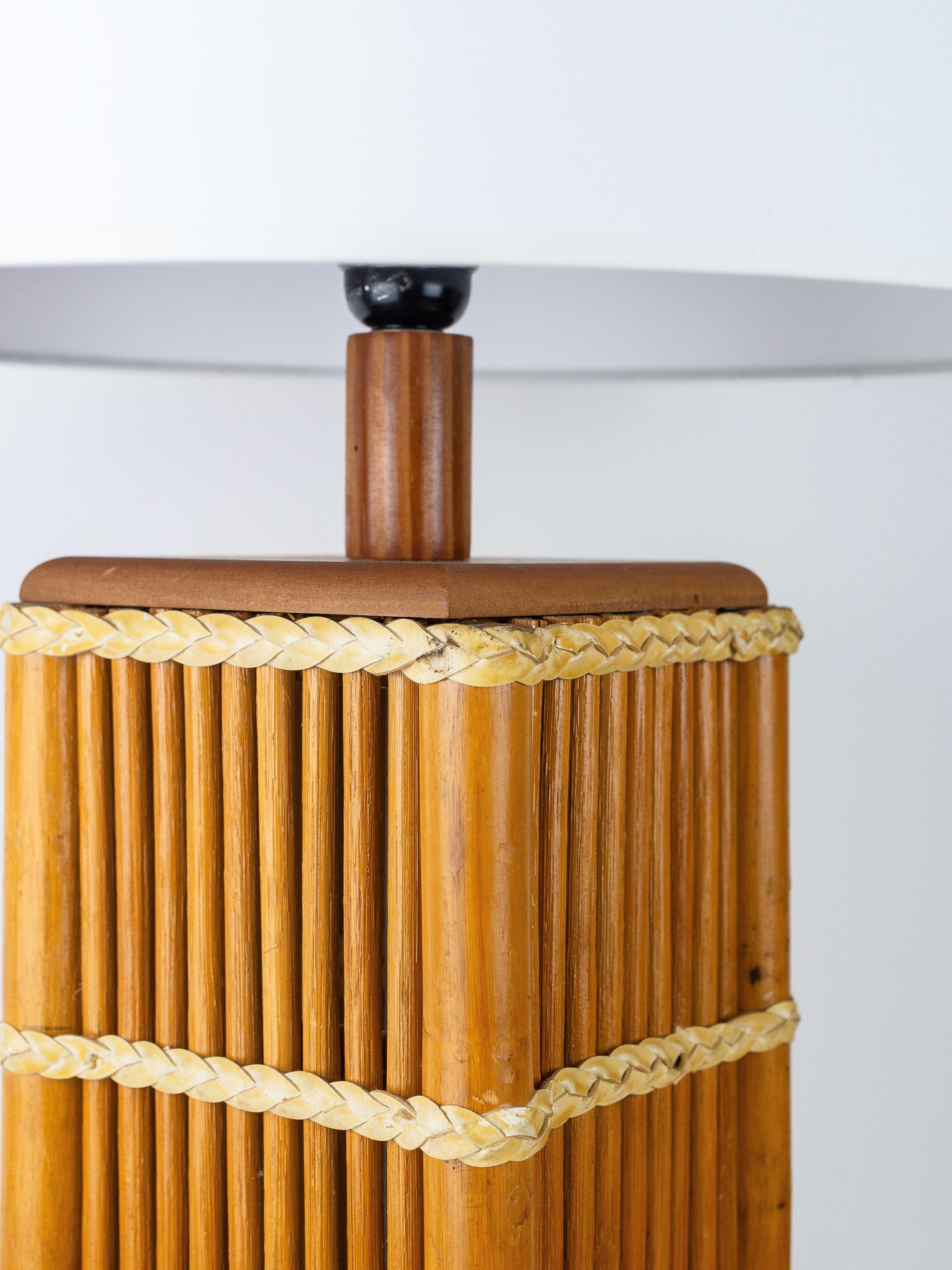Lámpara de mesa modernista de ratán, Moderna de mediados de siglo, Francia Años 60 en venta 3