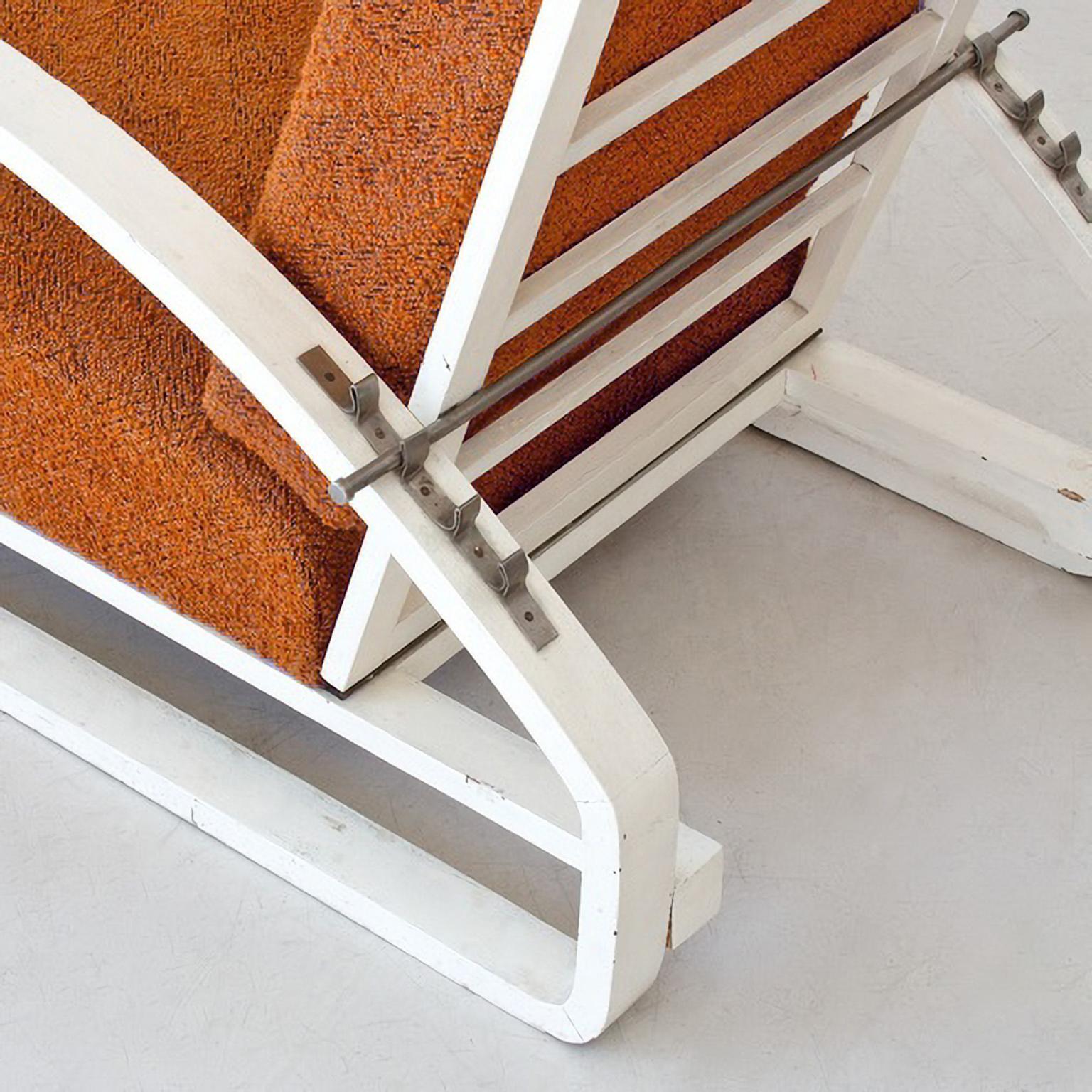 Modernist Recliner Sessel, Formholz, gepolsterte Kissen, anpassbar (Metall) im Angebot