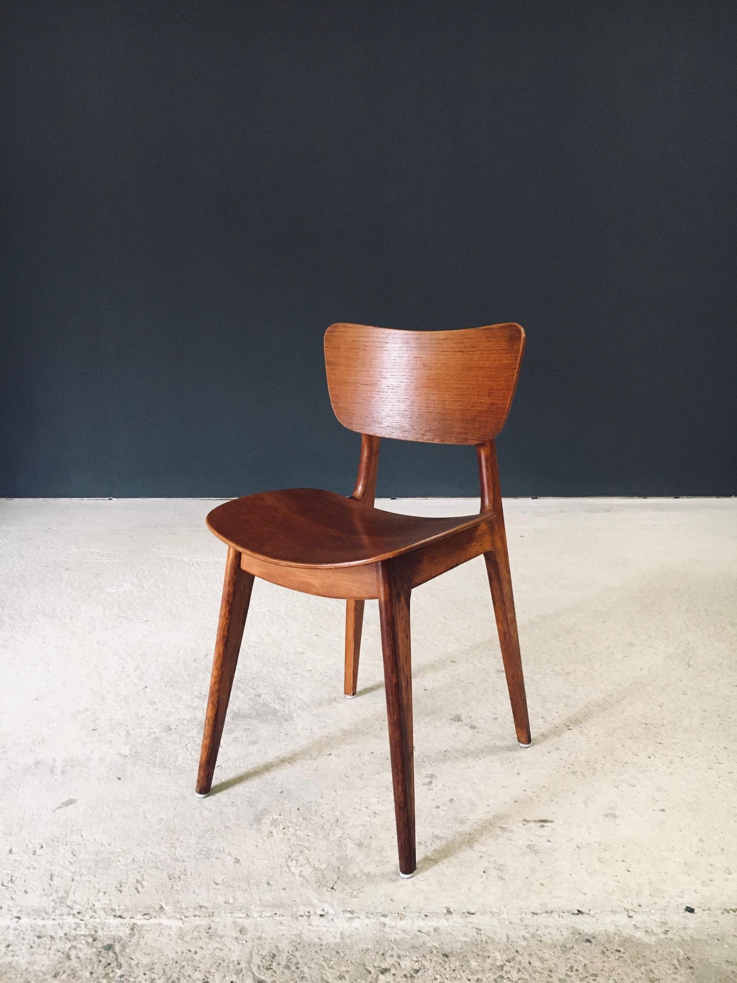 Modernistische Rekonstruktionsdesign-Esszimmerstühle, Frankreich 1940er Jahre (Eichenholz) im Angebot