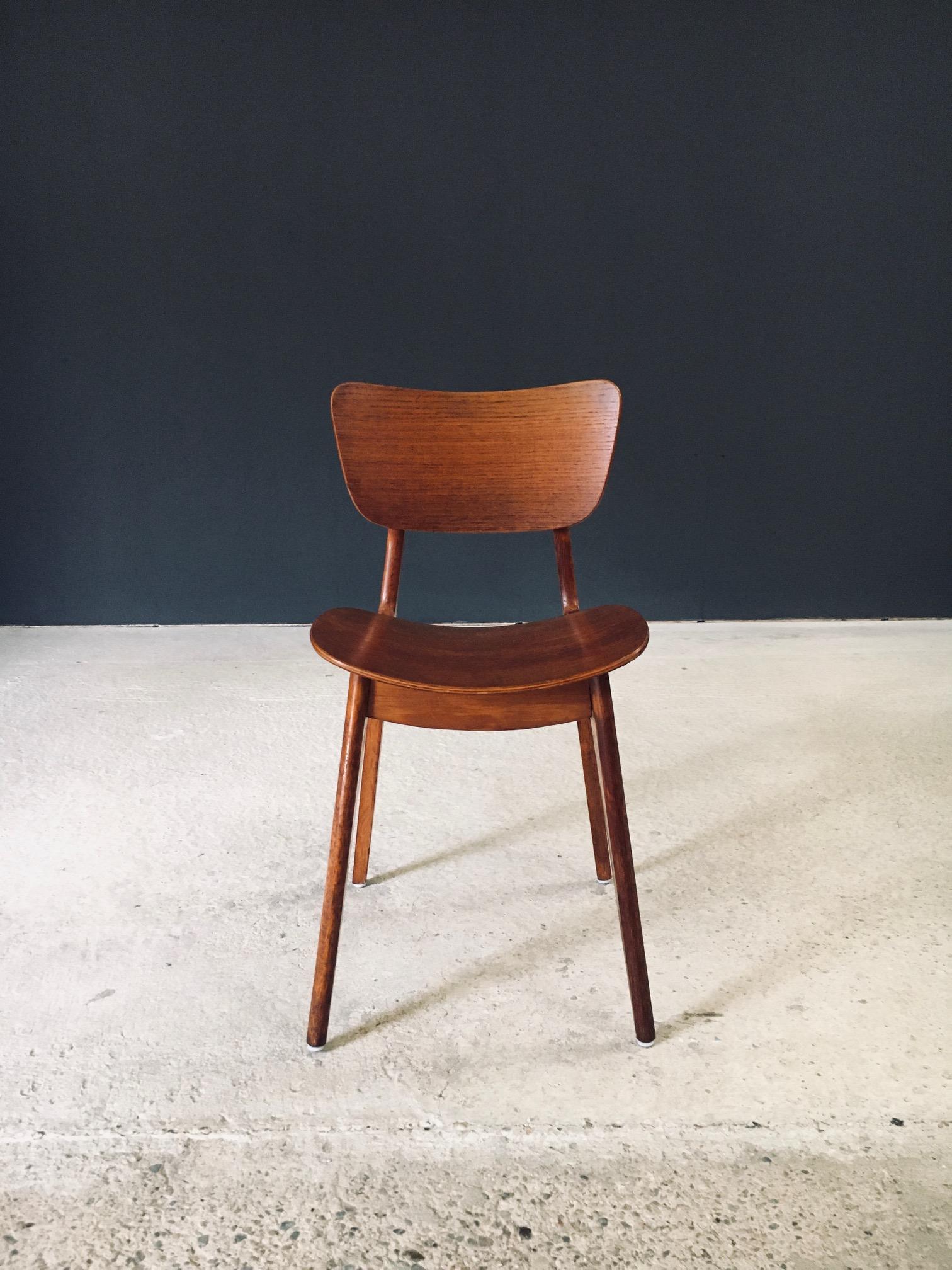 Modernistische Rekonstruktionsdesign-Esszimmerstühle, Frankreich 1940er Jahre im Angebot 1