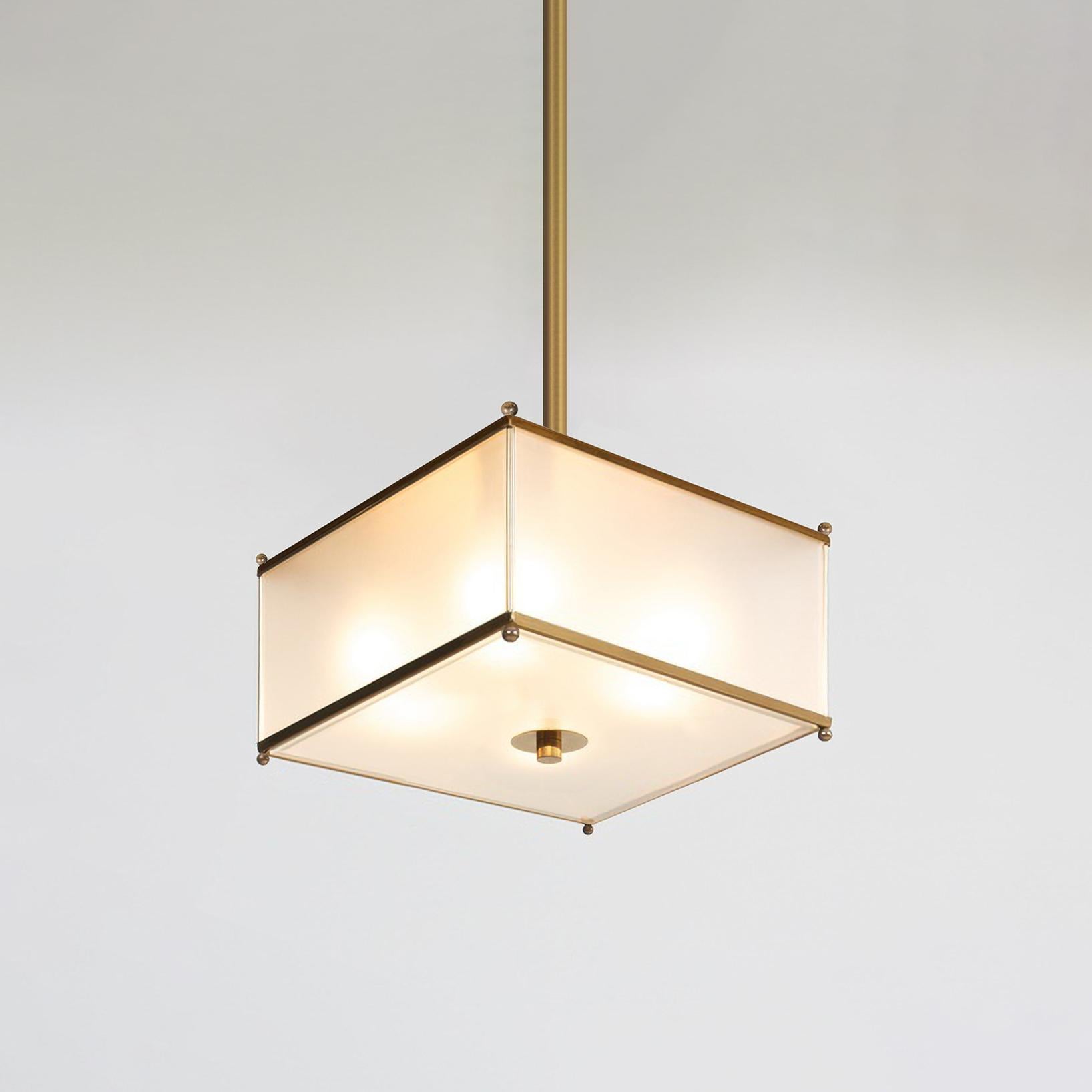Moderno Lampada a sospensione rettangolare modernista, ottone lucido e vetro opalino, personalizzabile in vendita