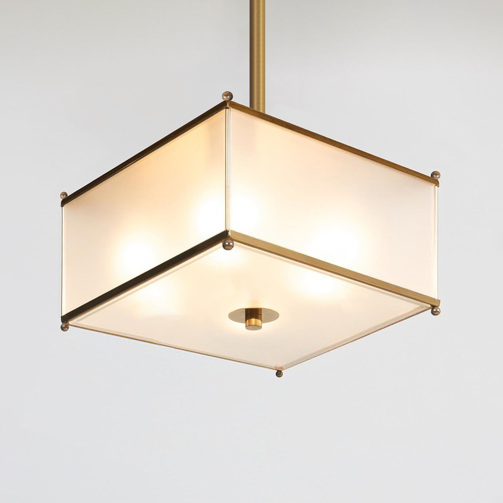 Tedesco Lampada a sospensione rettangolare modernista, ottone lucido e vetro opalino, personalizzabile in vendita
