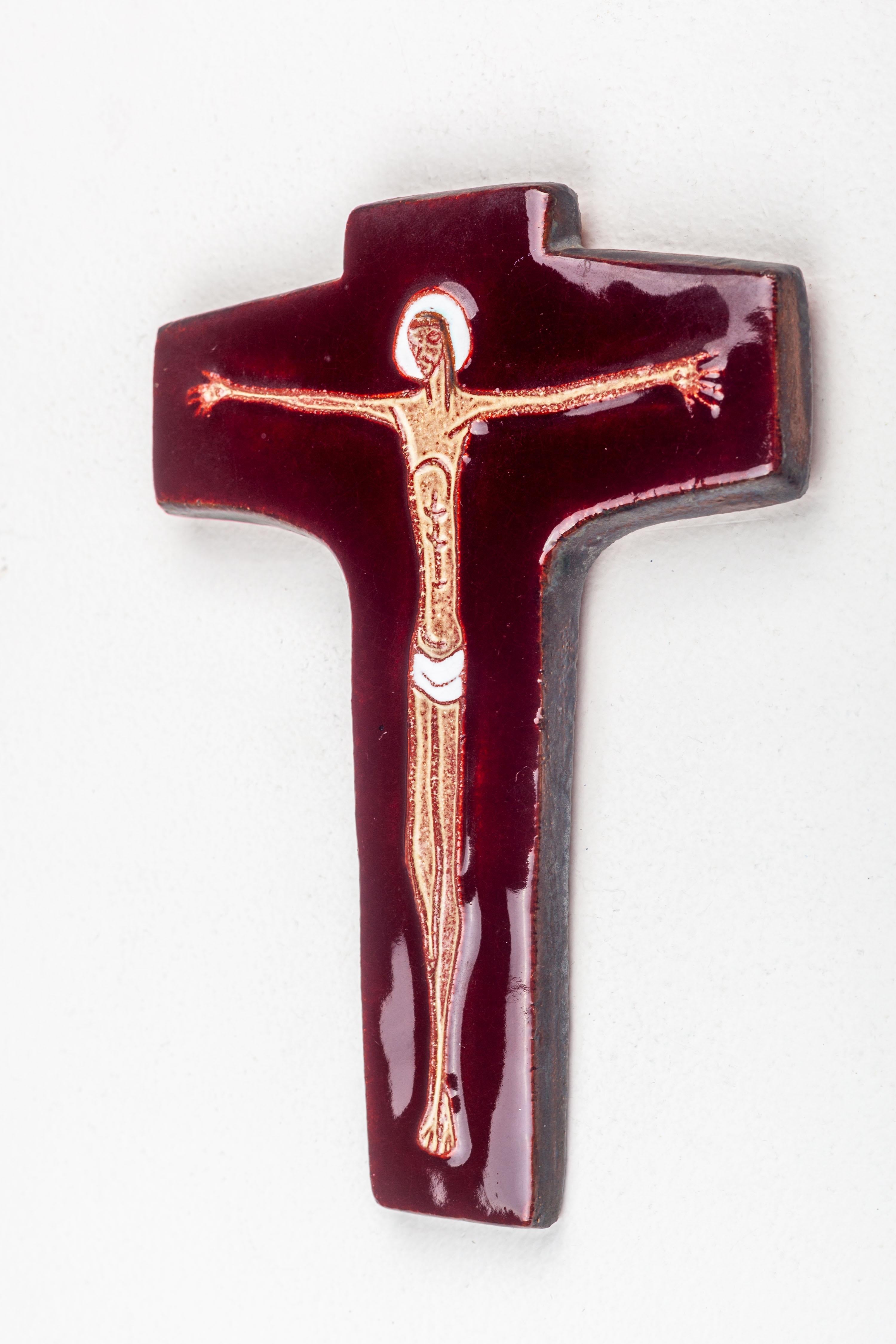 Modernist red crucifix with Christ figure, wall decoration handmade For Sale 1