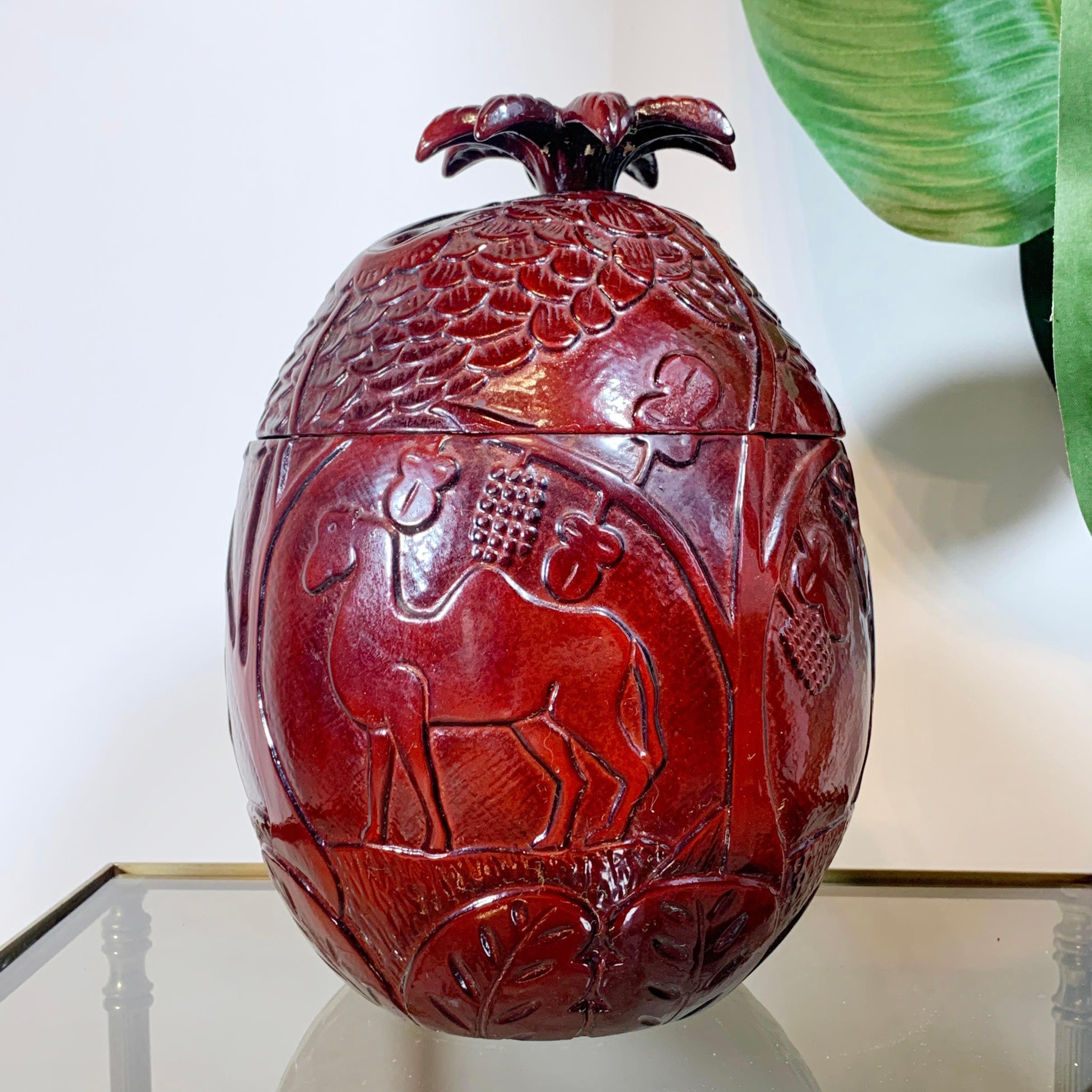 Modernistischer roter Eiskübel im Stil von Marc Chagall 1950er Jahre (Harz) im Angebot