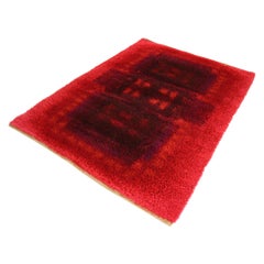 Grand tapis Rya moderniste rouge à poils hauts multicolores par Desso, années 1970