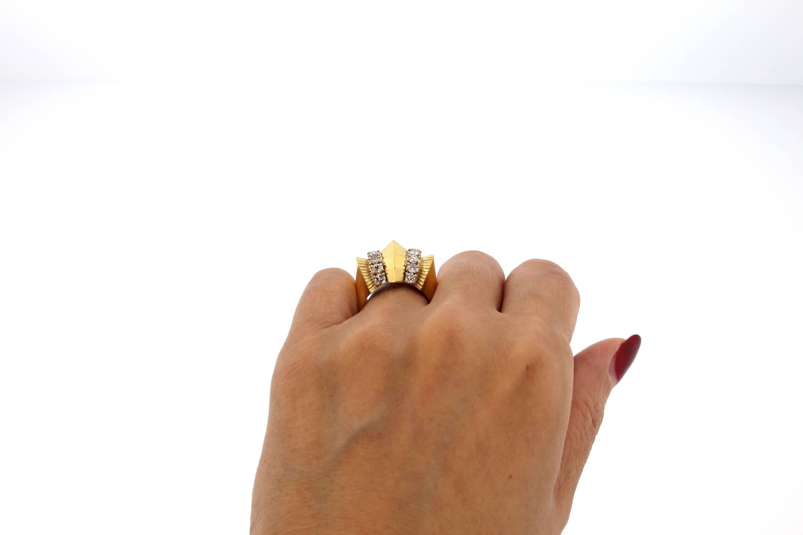 Modernist Retro 18 Karat Yellow Fluted Gold Bombe Ring In Excellent Condition In New York, NY