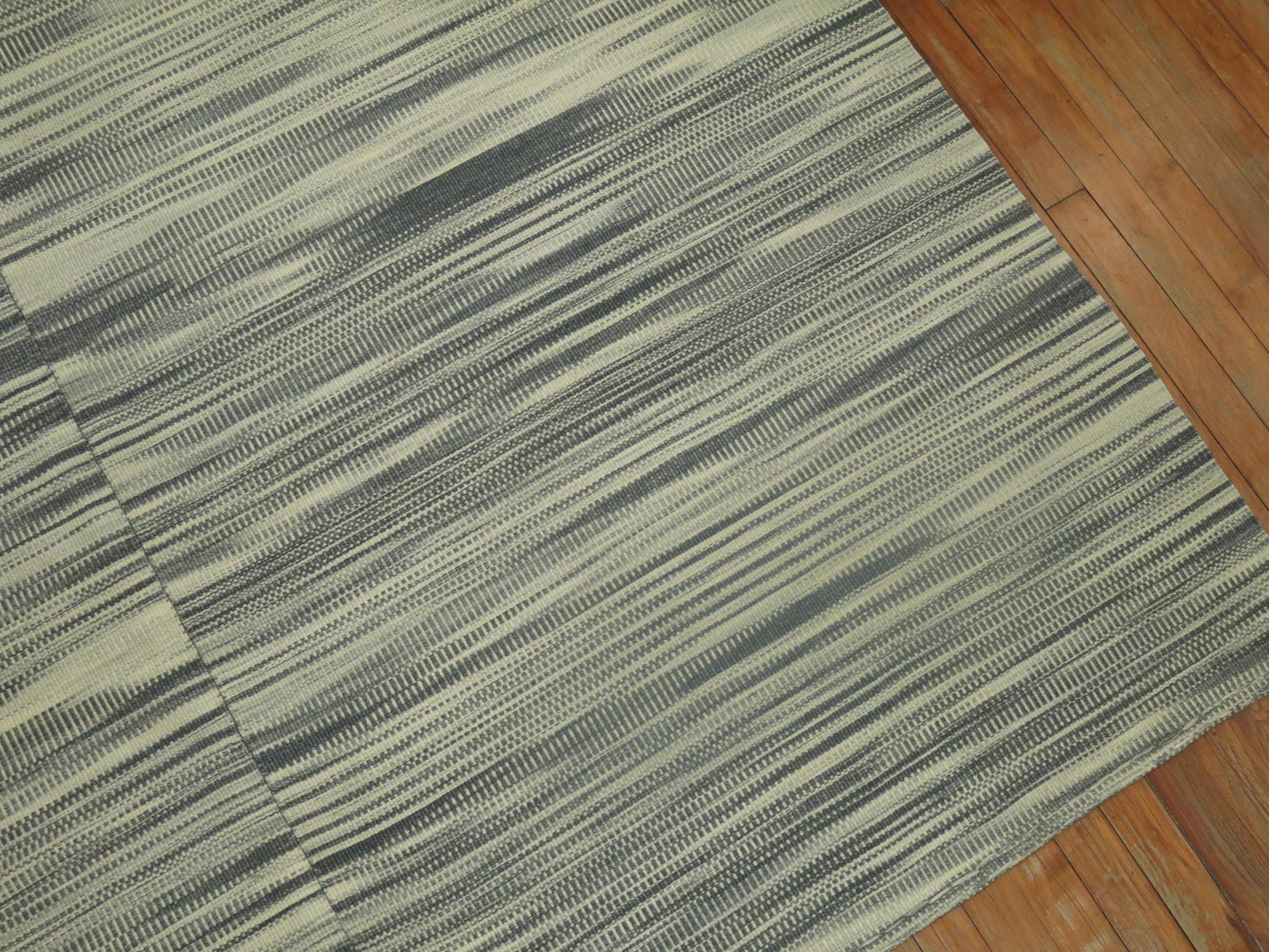 Gray Modernist Retro Deco Kilim In Excellent Condition For Sale In New York, NY