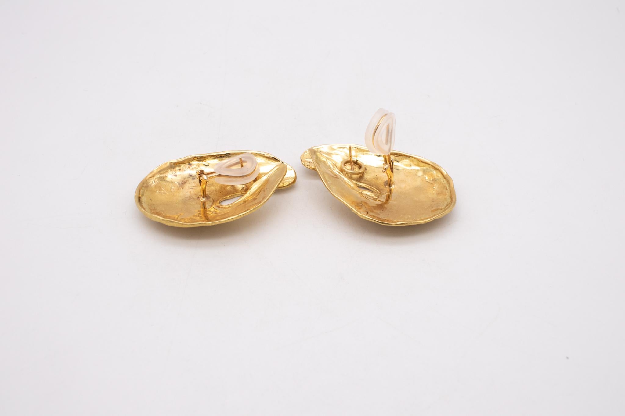 Modernist Retro Vintage 1970 Free Form Earrings in Textured 18Kt Yellow Gold 1