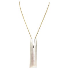 Collier moderniste réversible en or/argent mat