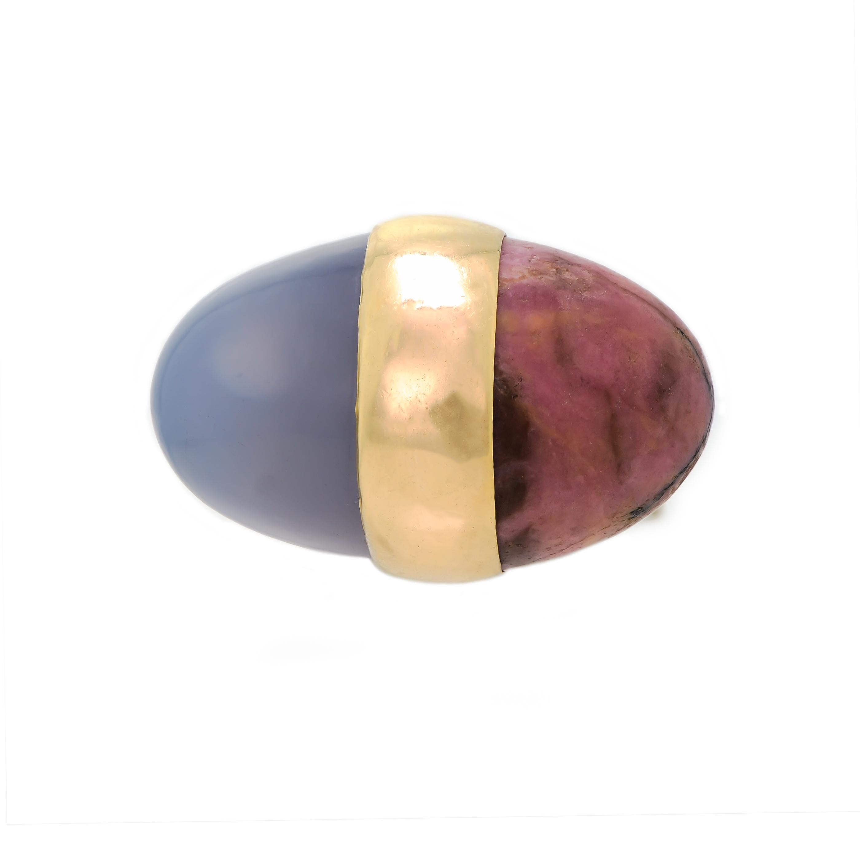 Modernist Rhodonite and Blue Chalcedony 14 Karat Bicolor Gold Ring For Sale 1