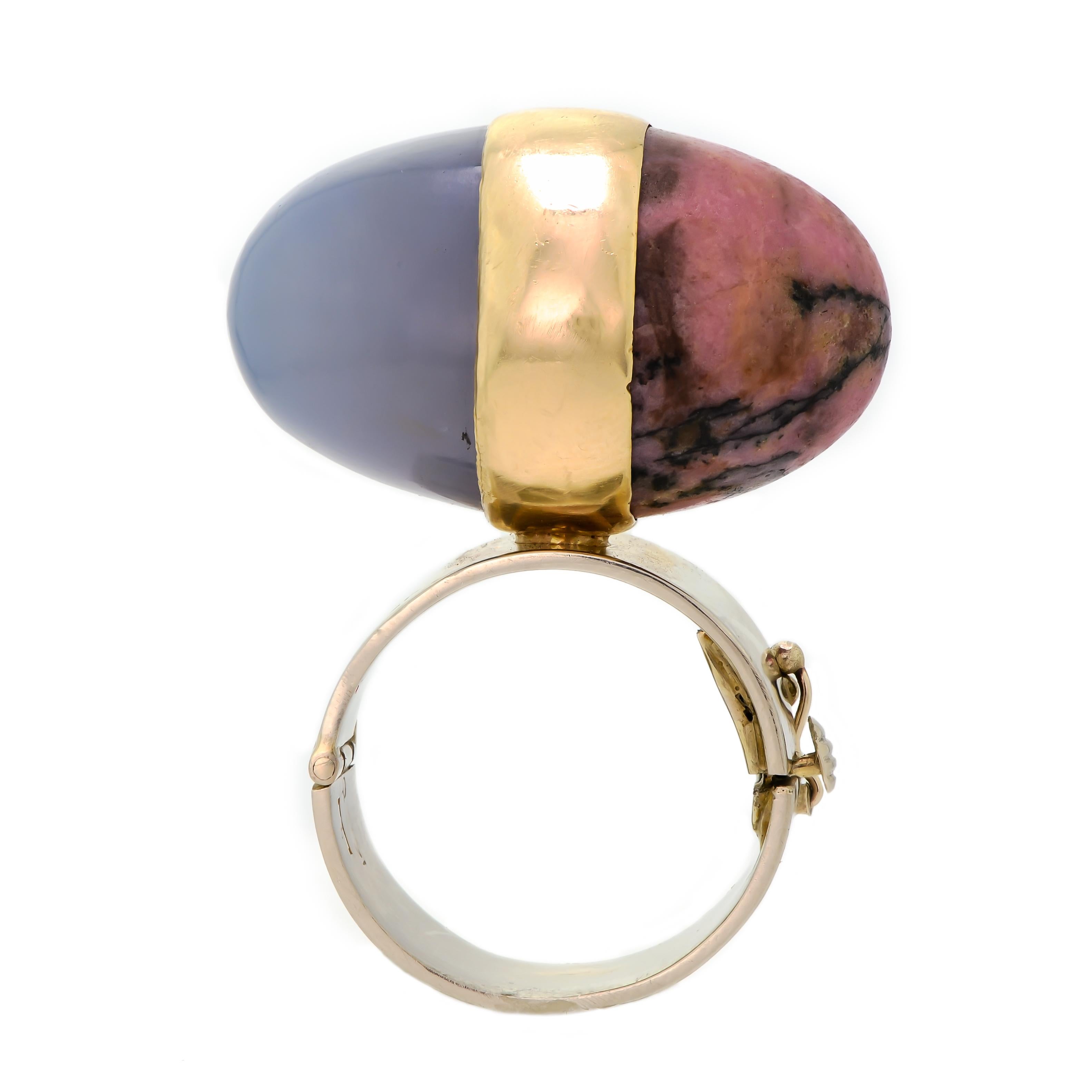 Modernist Rhodonite and Blue Chalcedony 14 Karat Bicolor Gold Ring For Sale 3