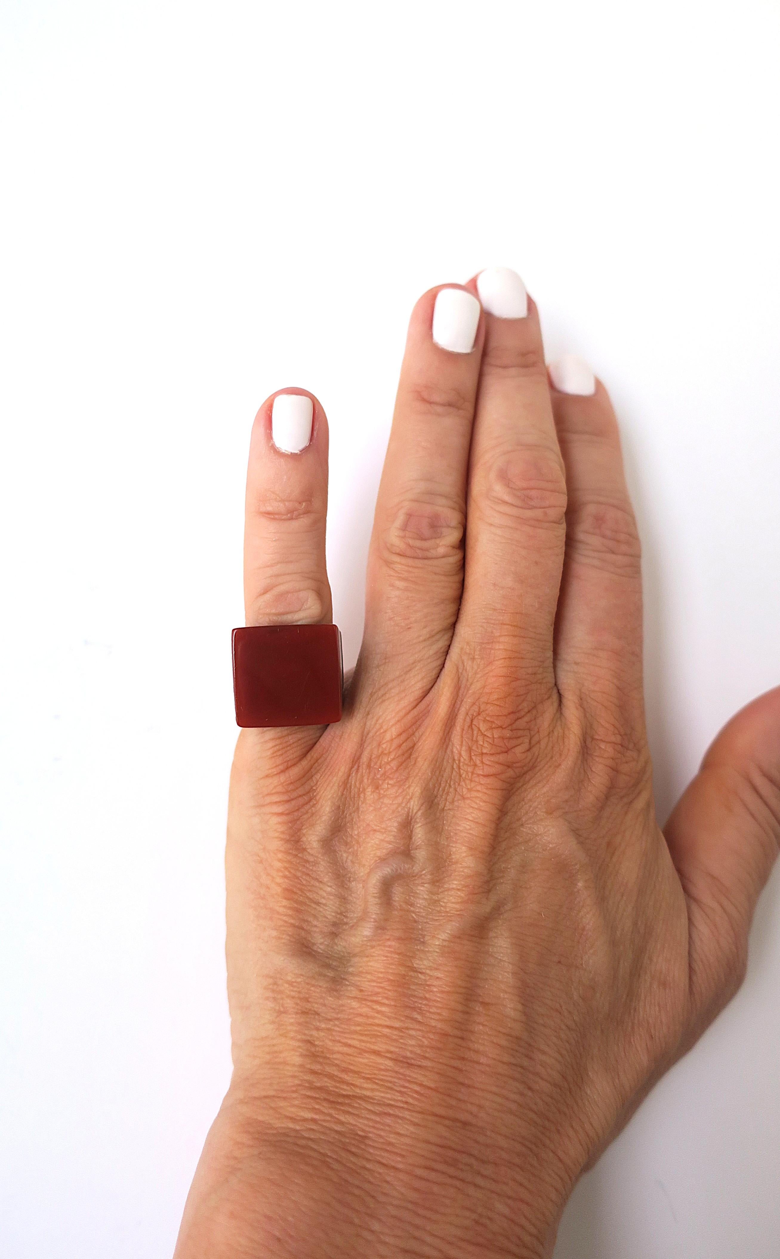 Modernistischer Ring aus Bakelit und Sterlingsilber (Moderne) im Angebot