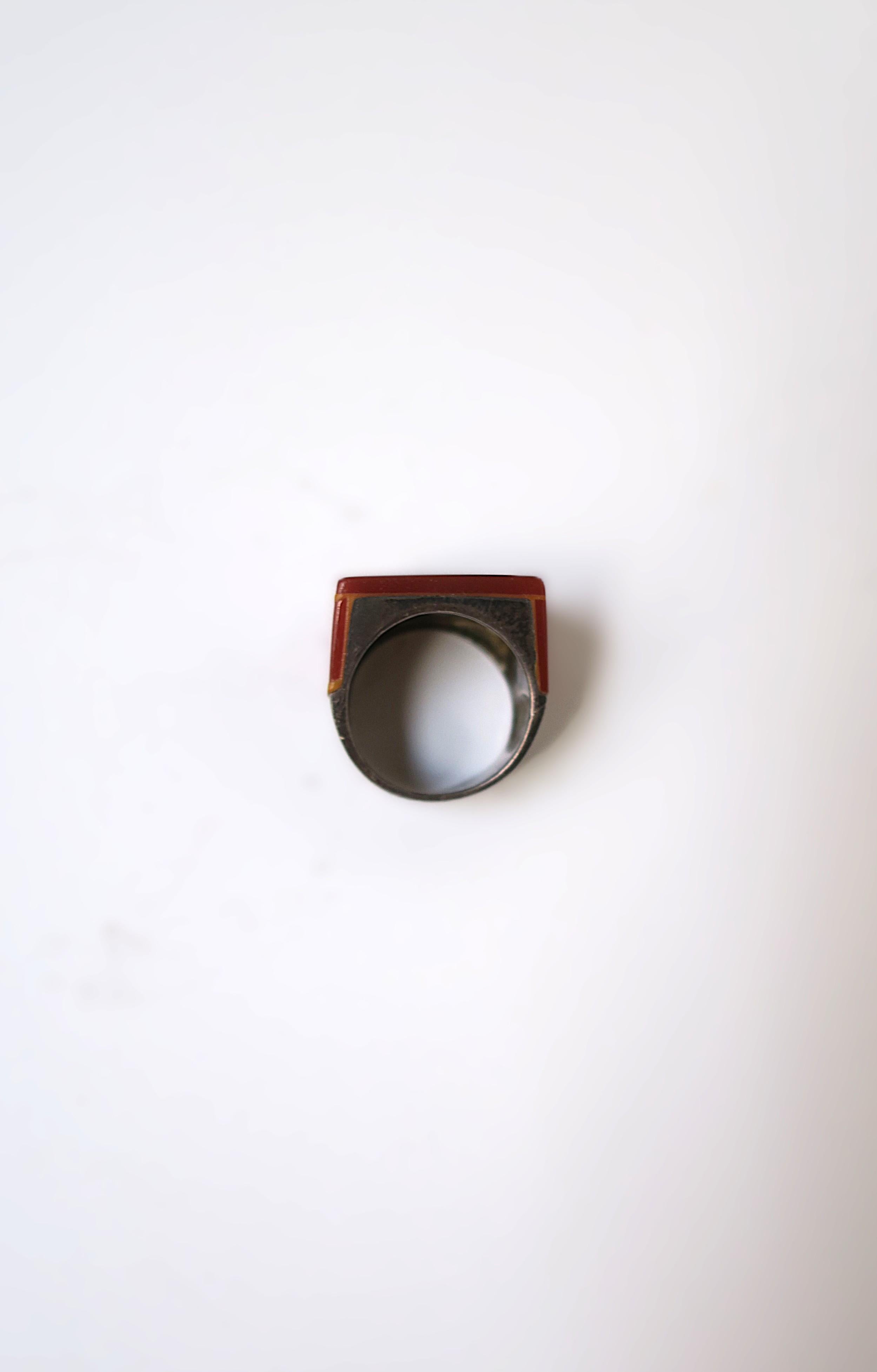 Modernistischer Ring aus Bakelit und Sterlingsilber im Angebot 2