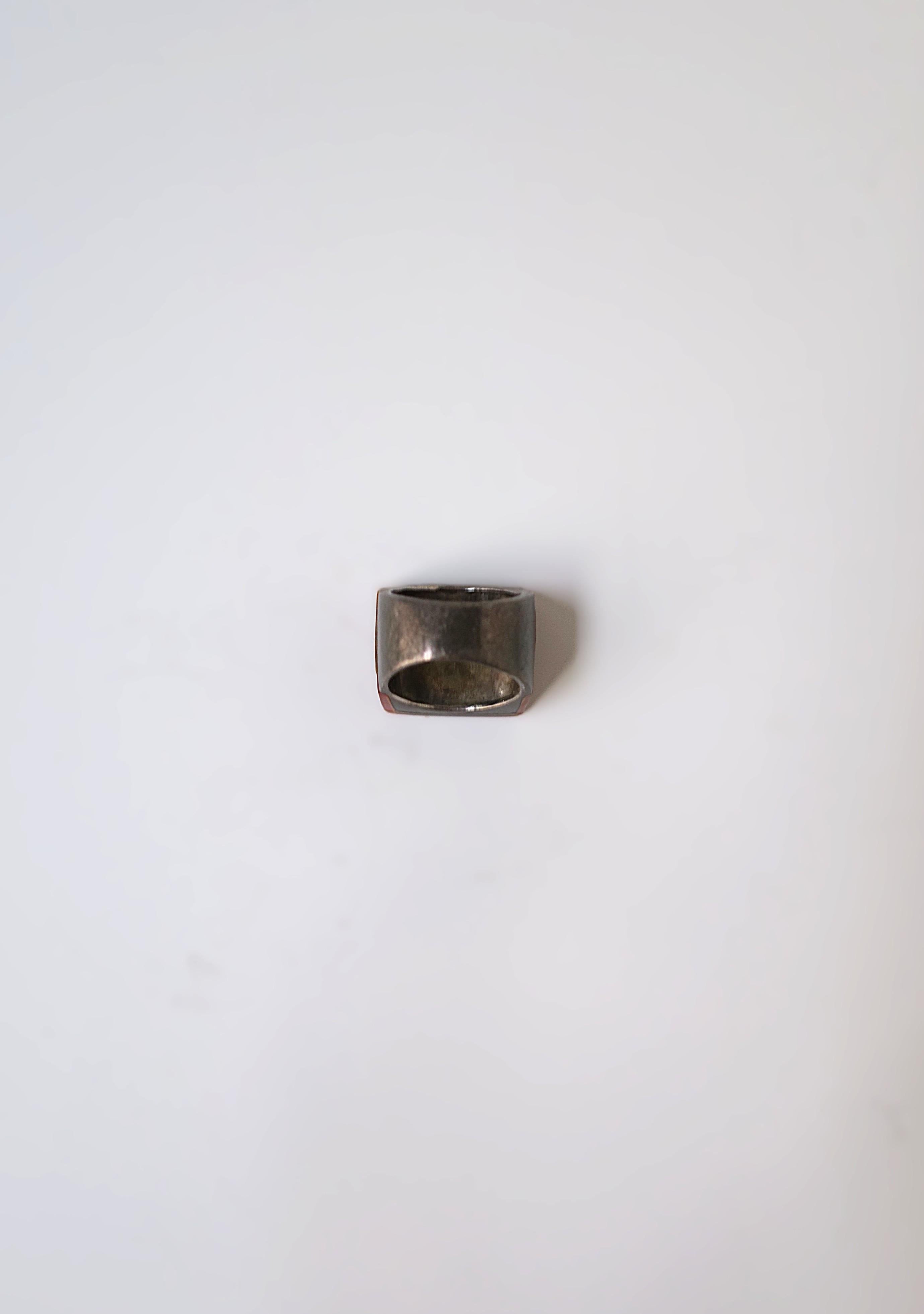 Modernistischer Ring aus Bakelit und Sterlingsilber im Angebot 3