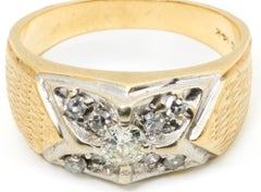 Bague moderniste en or et diamants.