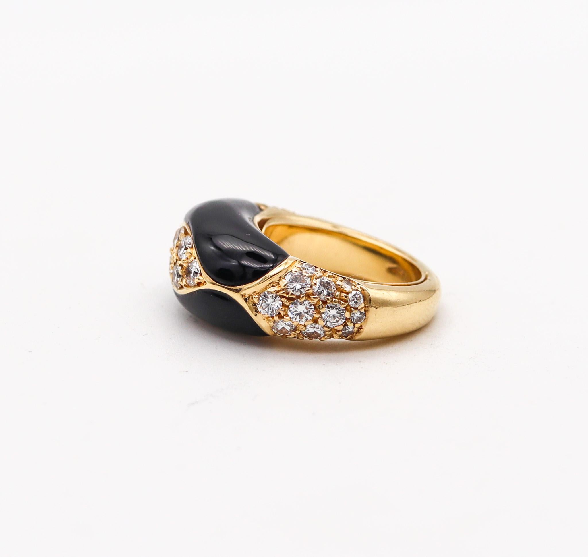 Modernist Ring In Solid 18Kt Yellow Gold With 14.64 Ctw in Diamonds And Onyx In Excellent Condition In Miami, FL