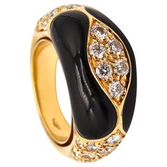 Vintage Modernist Ring In Solid 18Kt Yellow Gold With 14.64 Ctw in Diamonds And Onyx