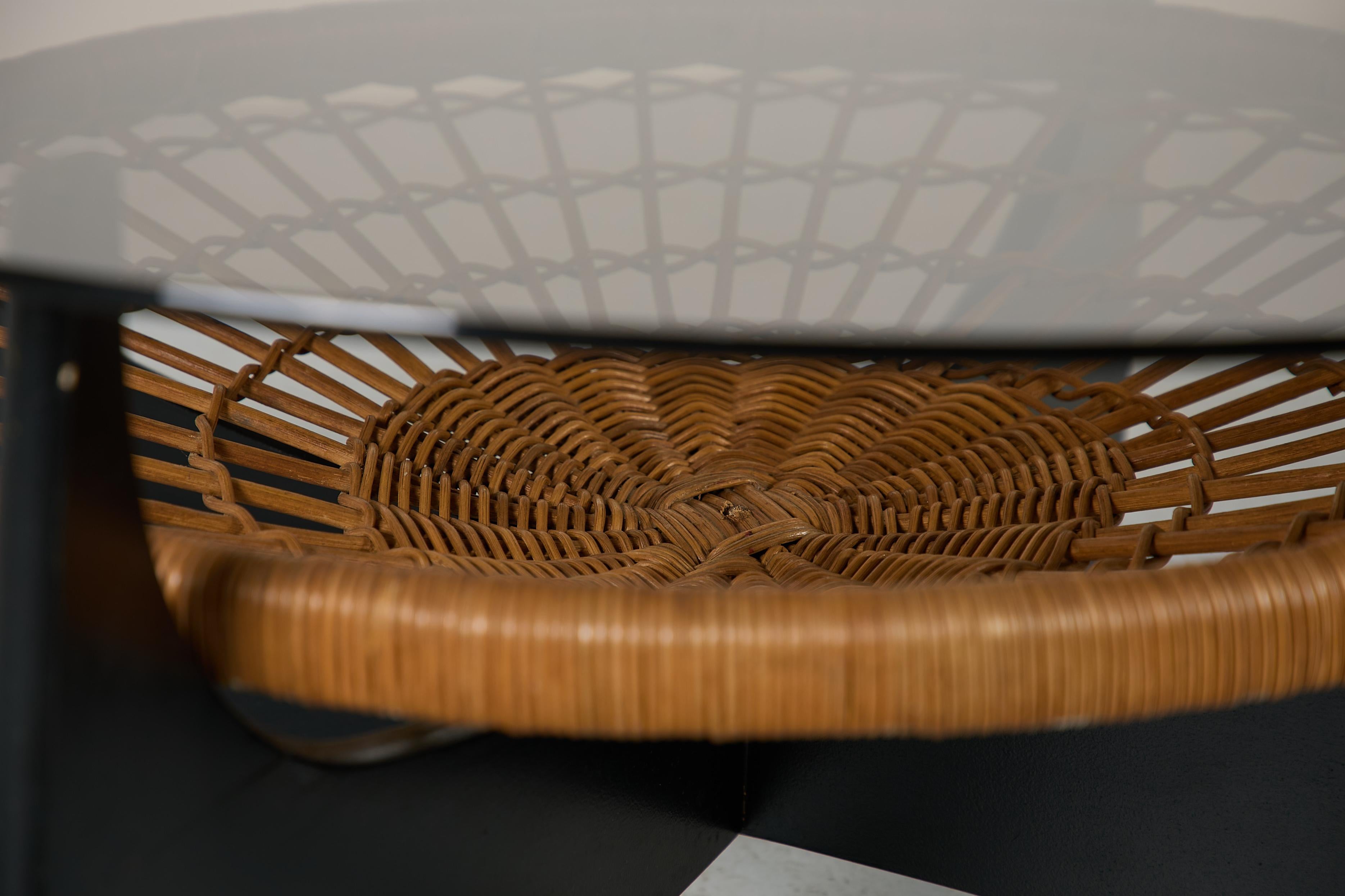 Tavolino da caffè modernista 