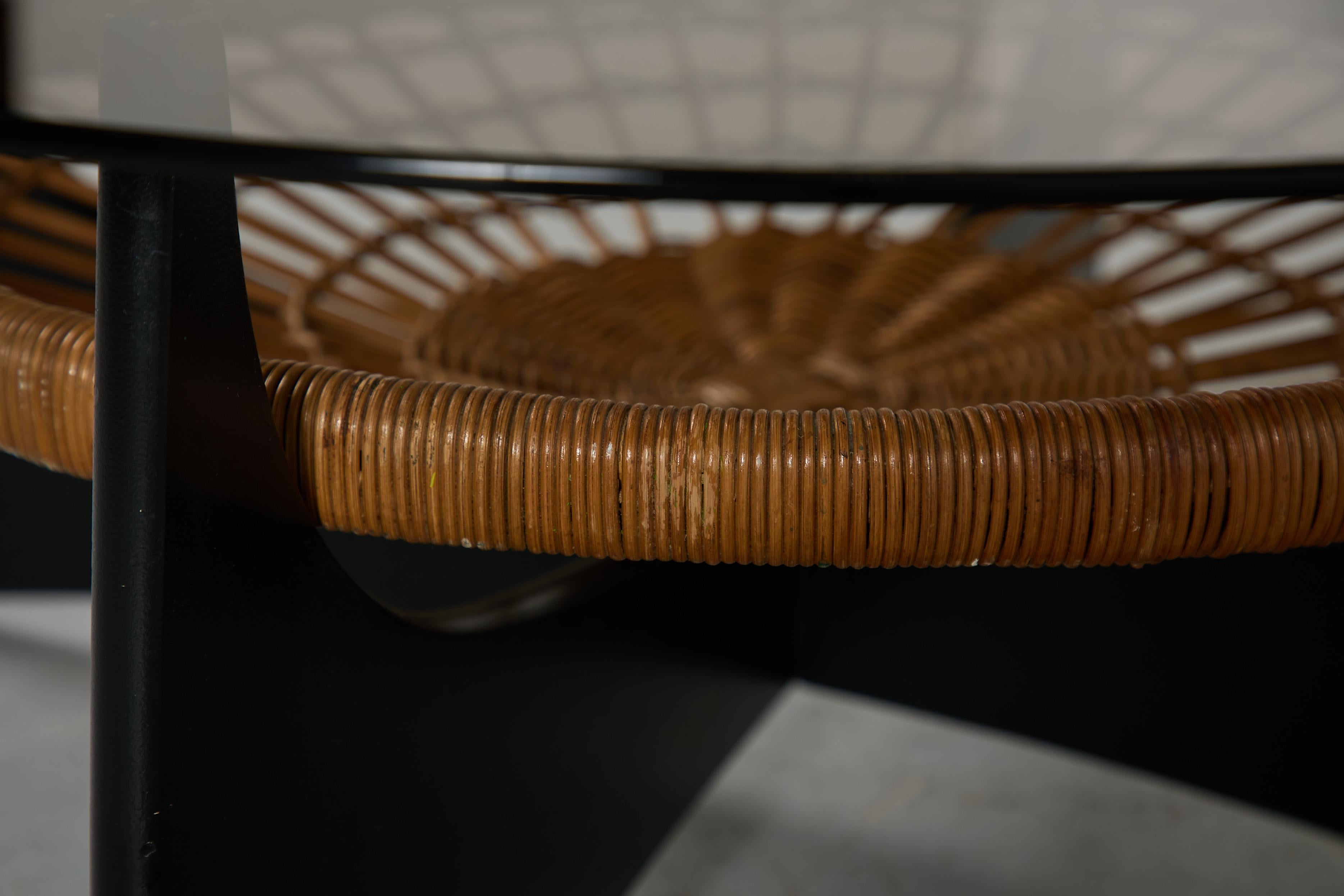 Tavolino da caffè modernista 