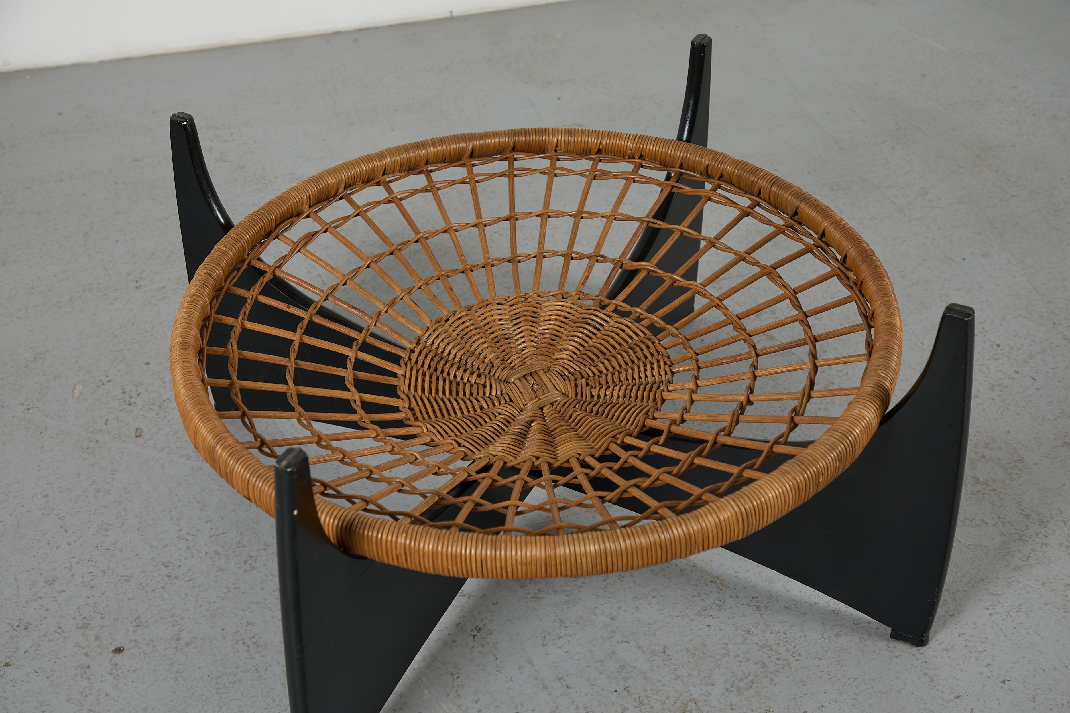 Tavolino da caffè modernista 