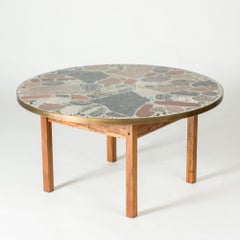 Mesa de centro modernista de palisandro con tablero de piedra, de Erling Viksjø, Noruega, década de 1960