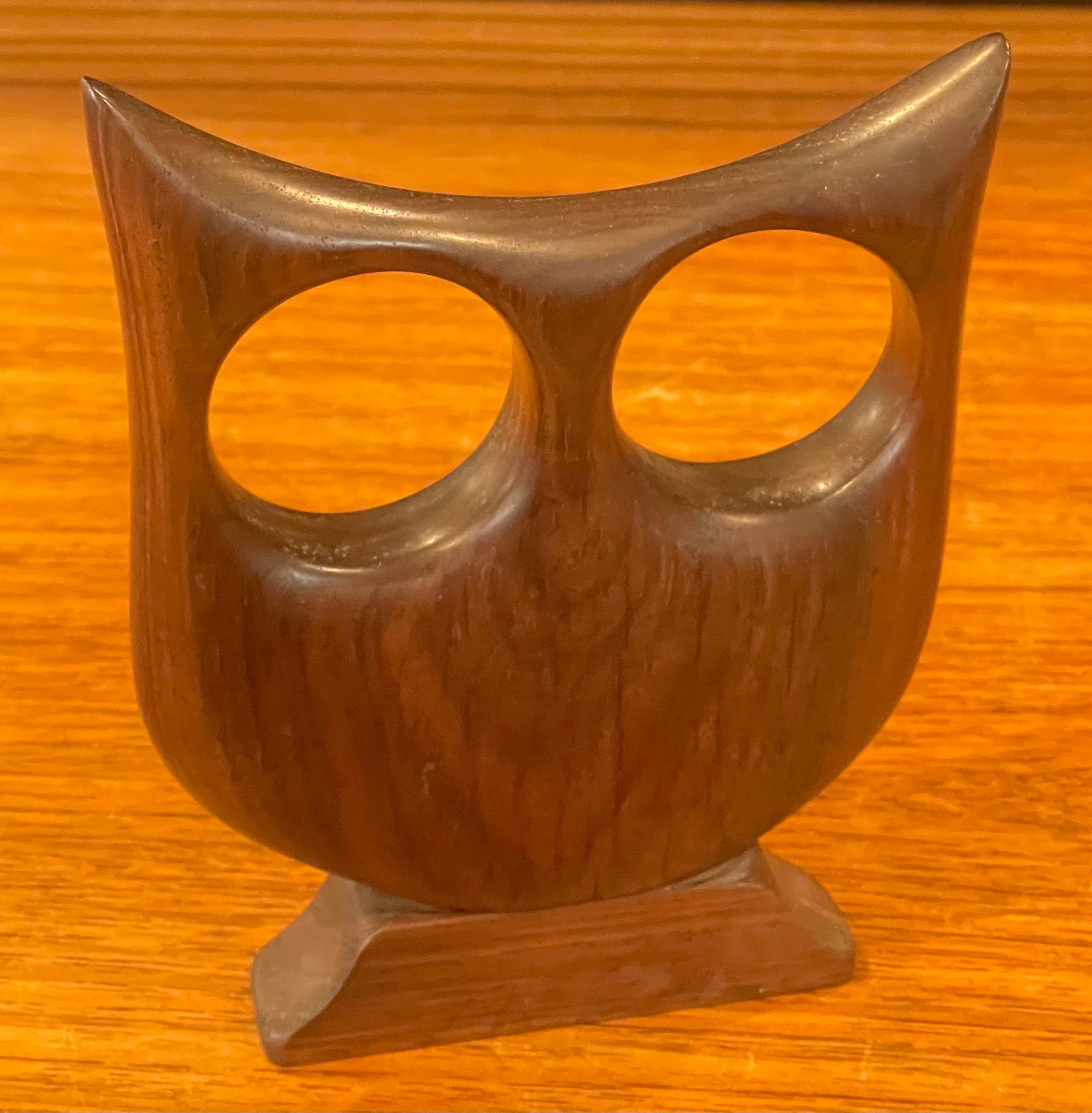A very cool modernist rosewood owl sculpture, on base, circa 1950s. The piece is in very good vintage condition and measures 4.75