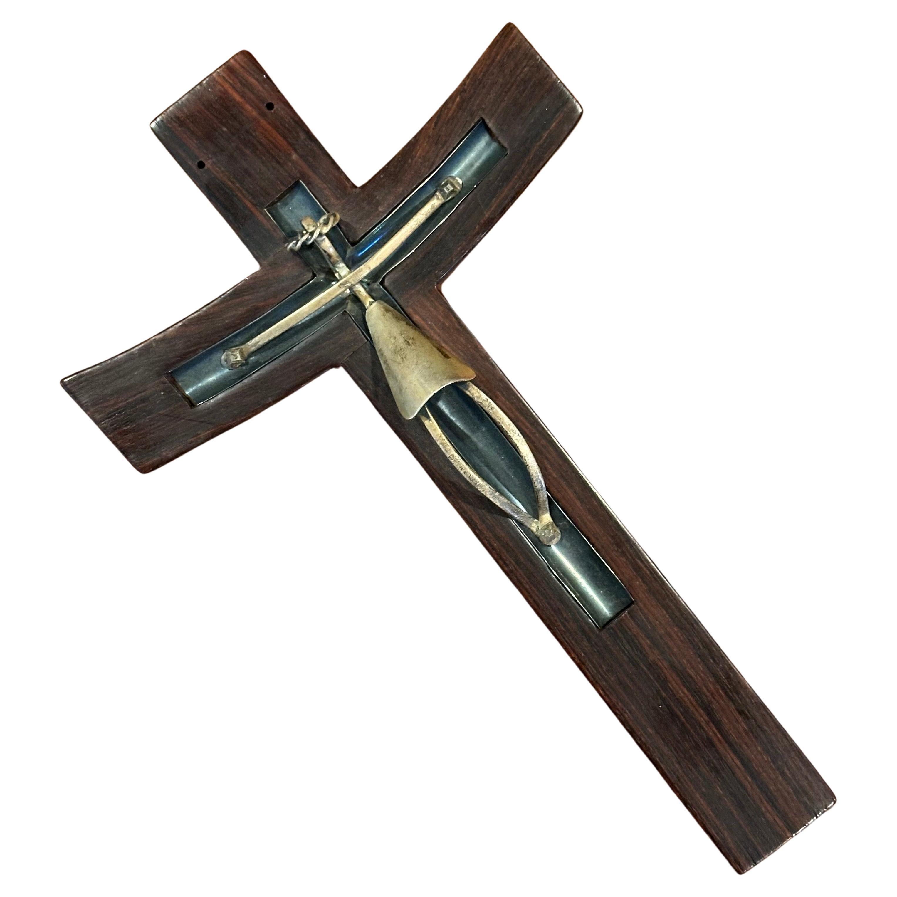 Modernist rosewood and sterling silver crucifix / cross by Taxco of Mexico, circa 1970s. The piece measures 5.75
