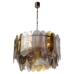 Lampadario modernista rotondo a 3 livelli in vetro di Murano soffiato a mano con paralumi ovali a lamelle