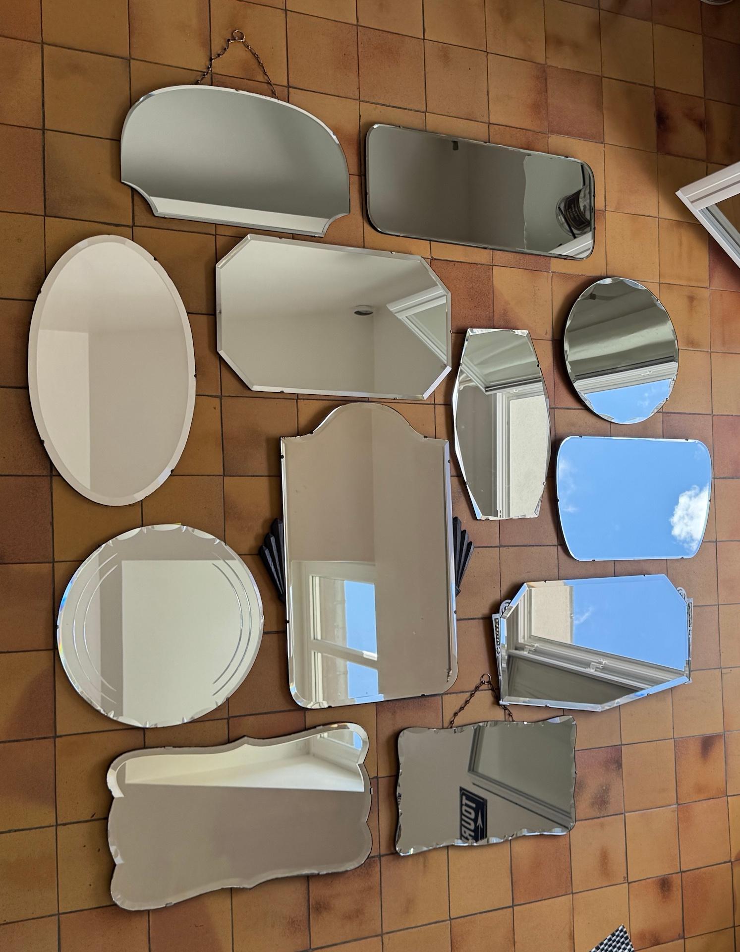 Specchio smussato rotondo modernista in vendita 4