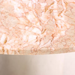 Tavolo da pranzo rotondo modernista, attribuito a Breuton, marmo di Breccia Oniciata