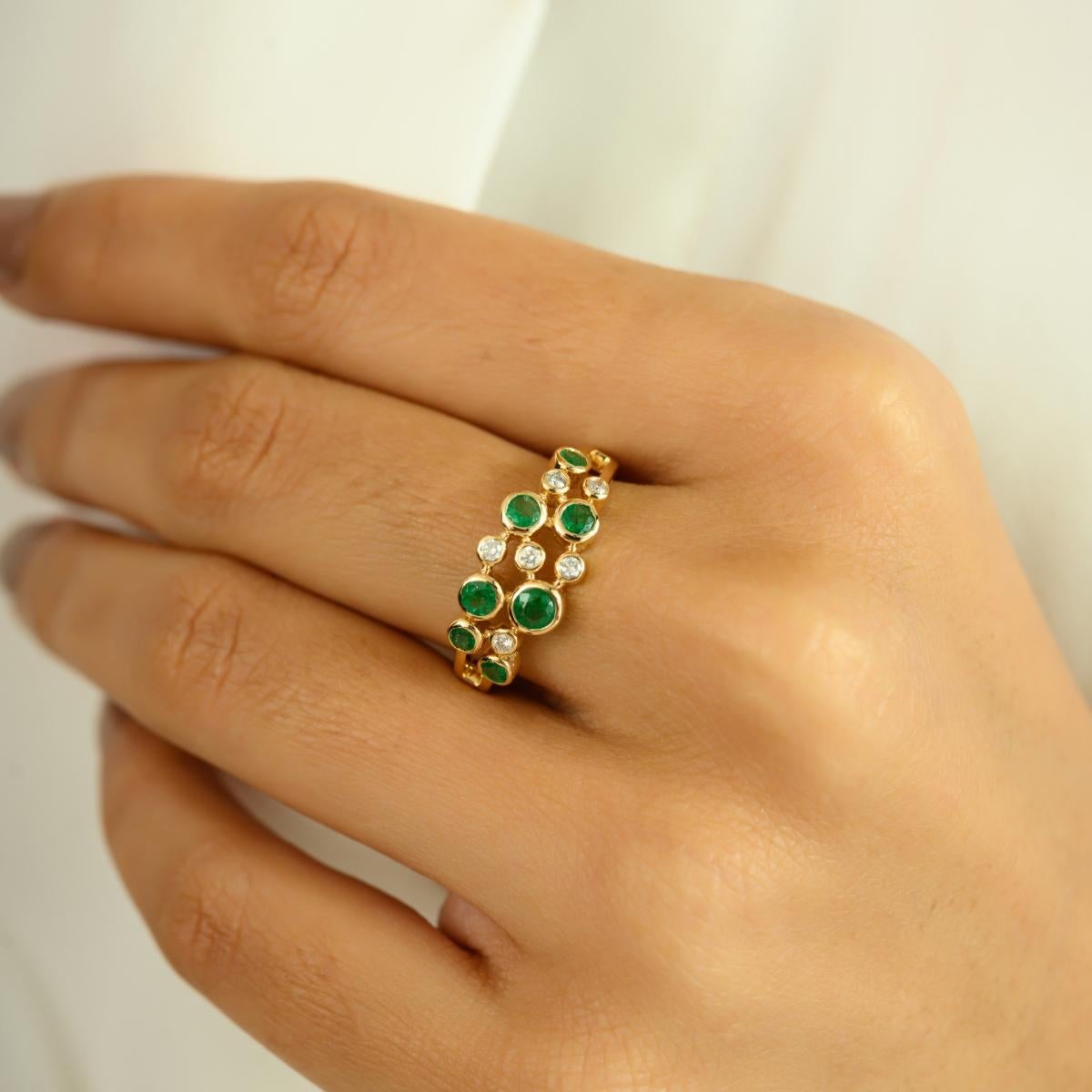 En vente :  Bague bulle moderniste en or jaune 14 carats avec émeraudes rondes et diamants 4
