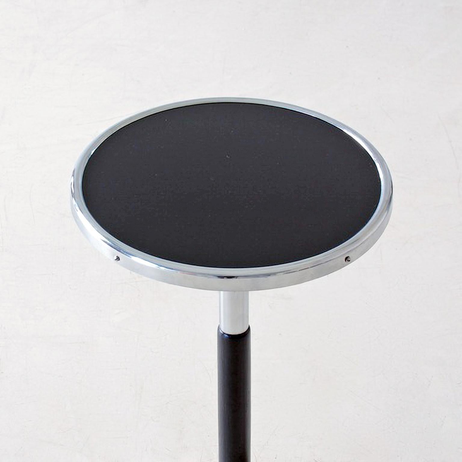 Modernist Round Side Table, Chrome-Plated Metal, Blackened Wood, Painted Glass In Excellent Condition For Sale In Berlin, DE
