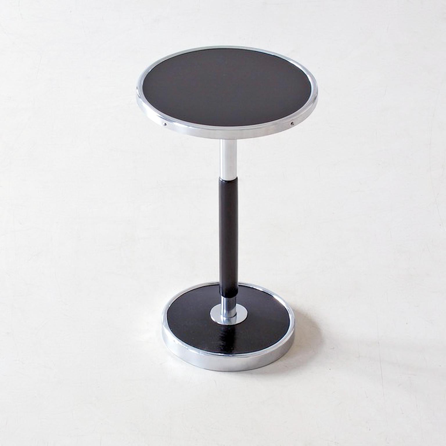 Art Deco Modernist Round Side Table In Glass, Lacquered Wood, Chromed Metal, Customizable For Sale
