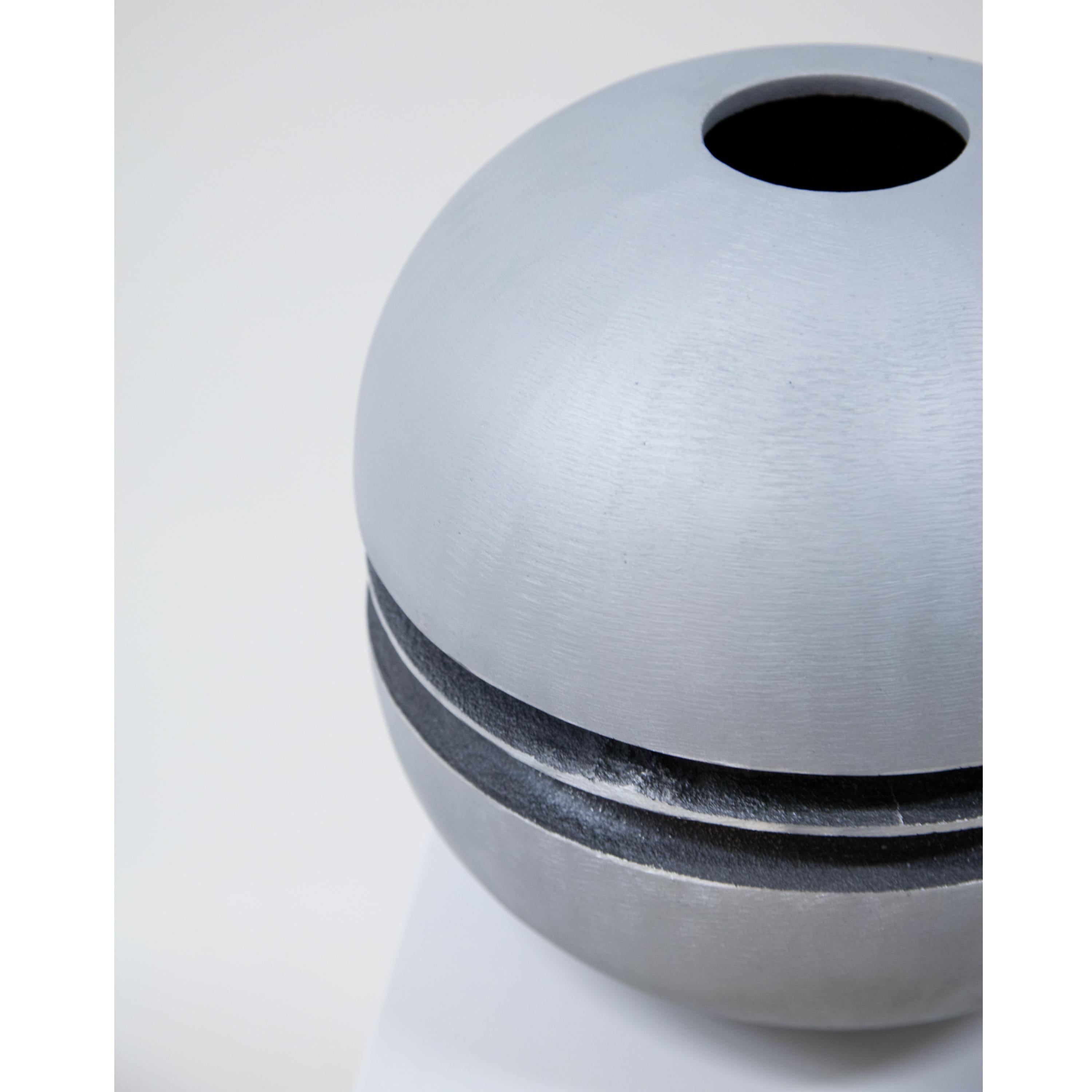 Modernist Round Vase by Artist Lorenzo Burchiellaro In Good Condition For Sale In New York, NY