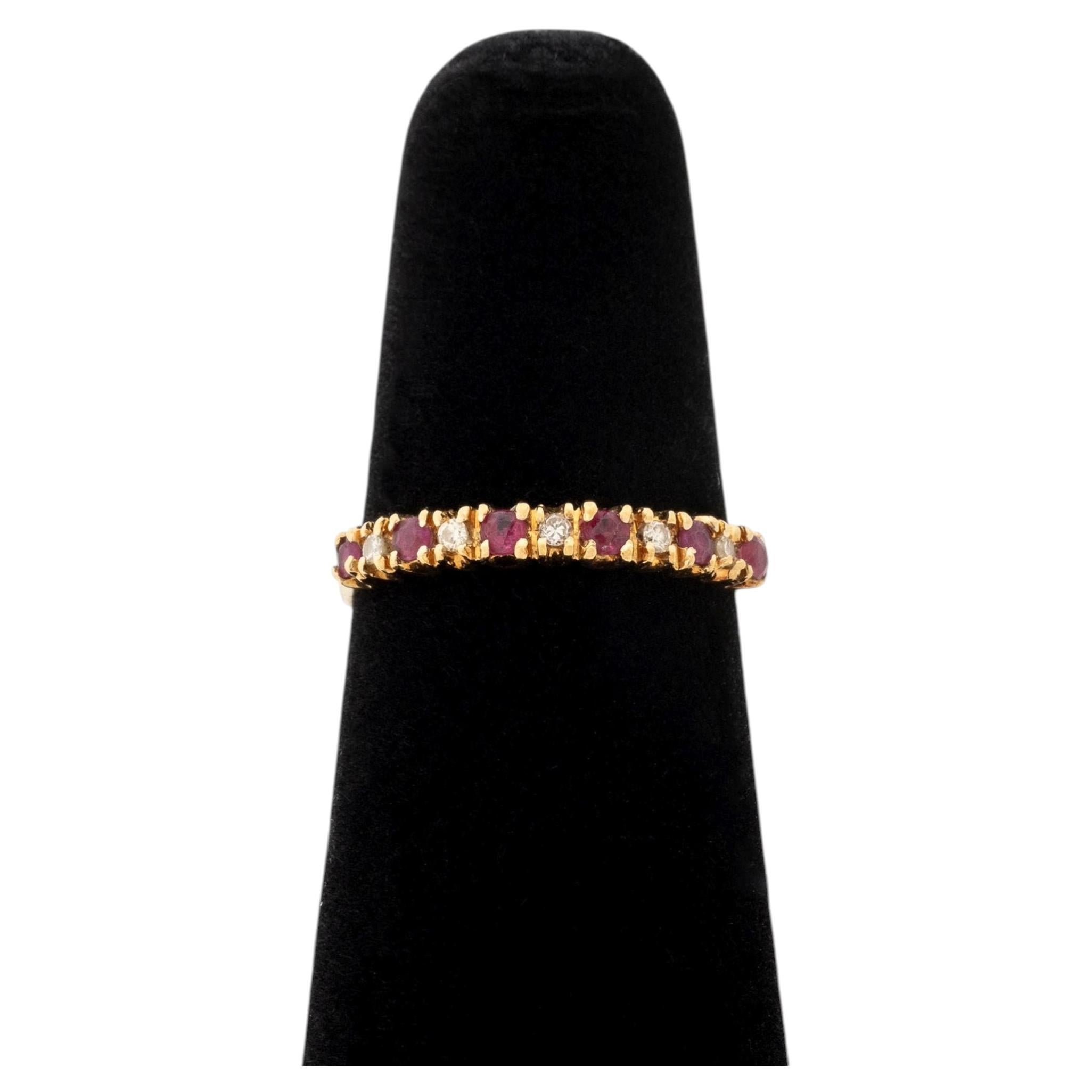 Bague moderniste vintage en or jaune 14 carats, sertie de rubis et de diamants en vente