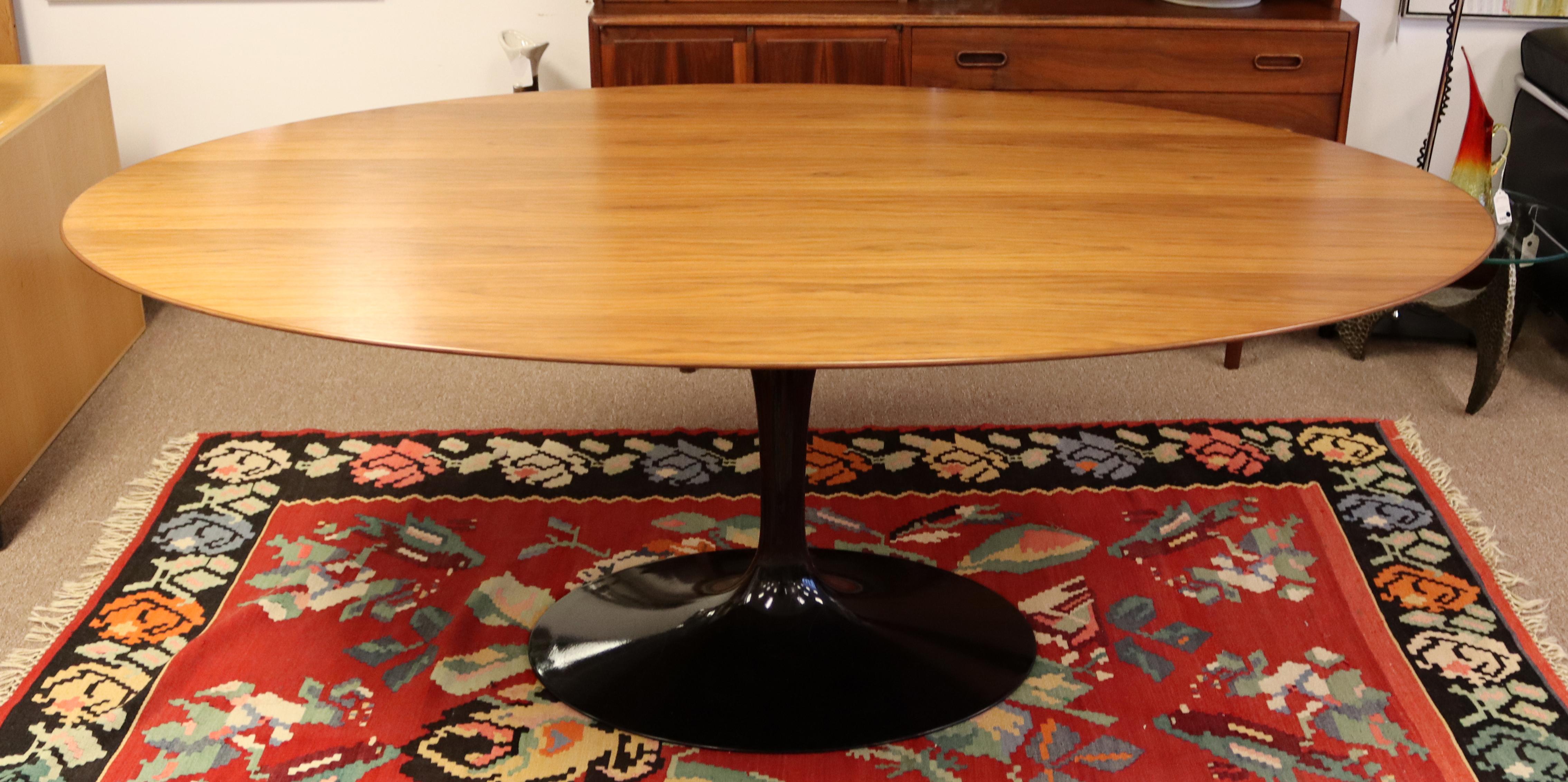 Modernist Saarinen Knoll Reproduction Walnut Topped Oval Tulip Dining Table In Good Condition In Keego Harbor, MI