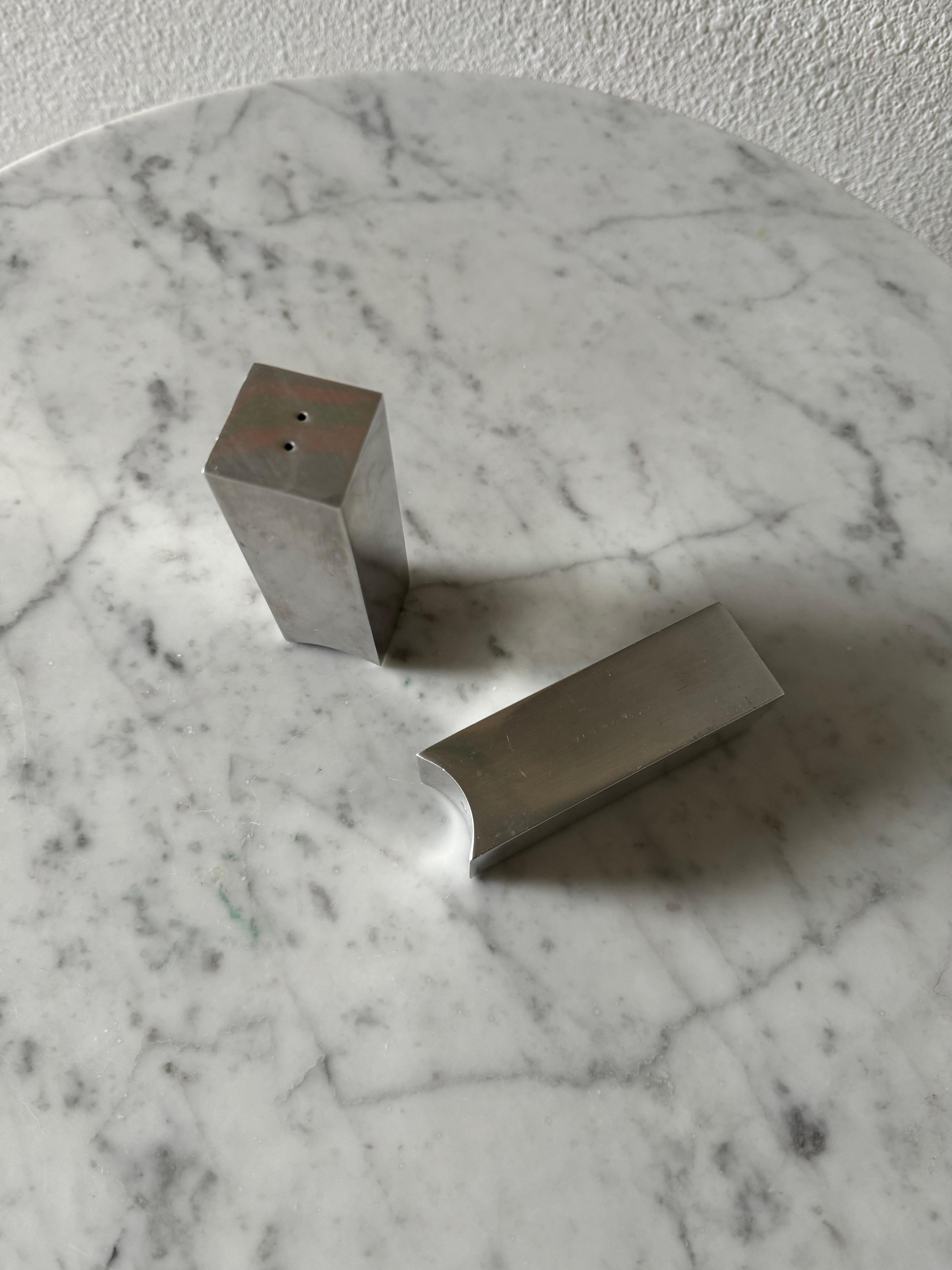 Modernist Salt & Pepper Shakers In Good Condition For Sale In Costa Mesa, CA