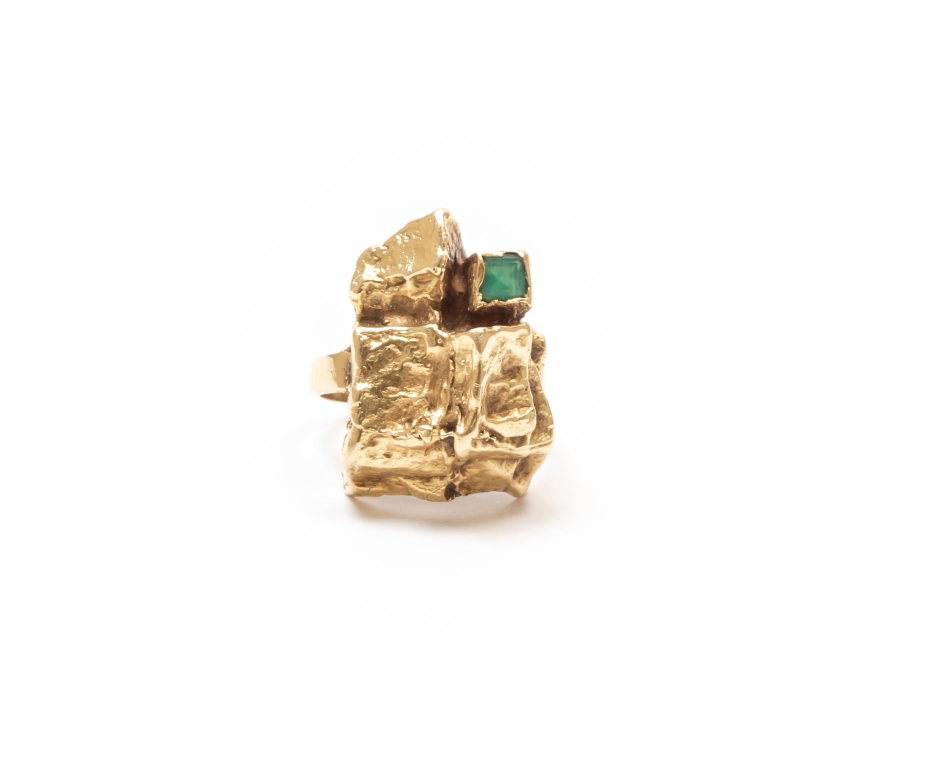 Wonderful and classic 1970s gold ring with a green coral. Designed and made in Finland from cirka 1970s second half. The ring is in excellent vintage condition.