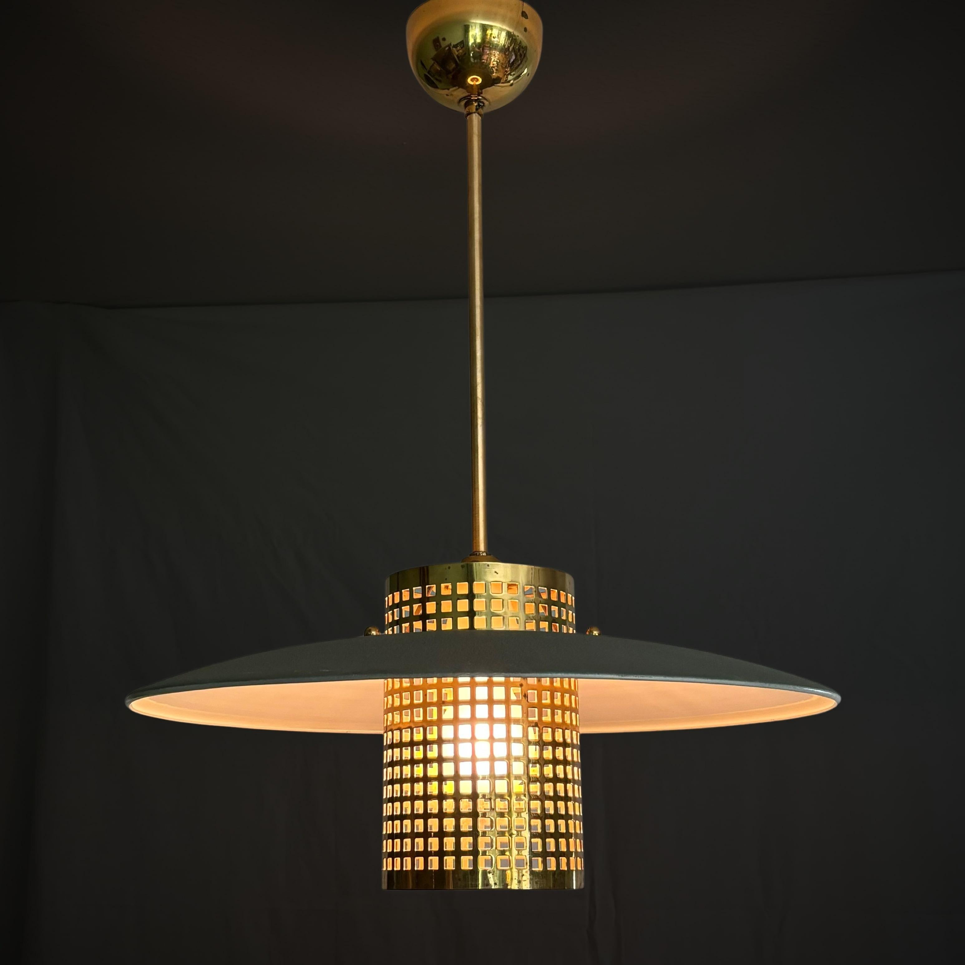 Modernistische skandinavische Pendelleuchte von Malmö Metallvarufabrik, Schweden, 1950er Jahre (Skandinavische Moderne) im Angebot