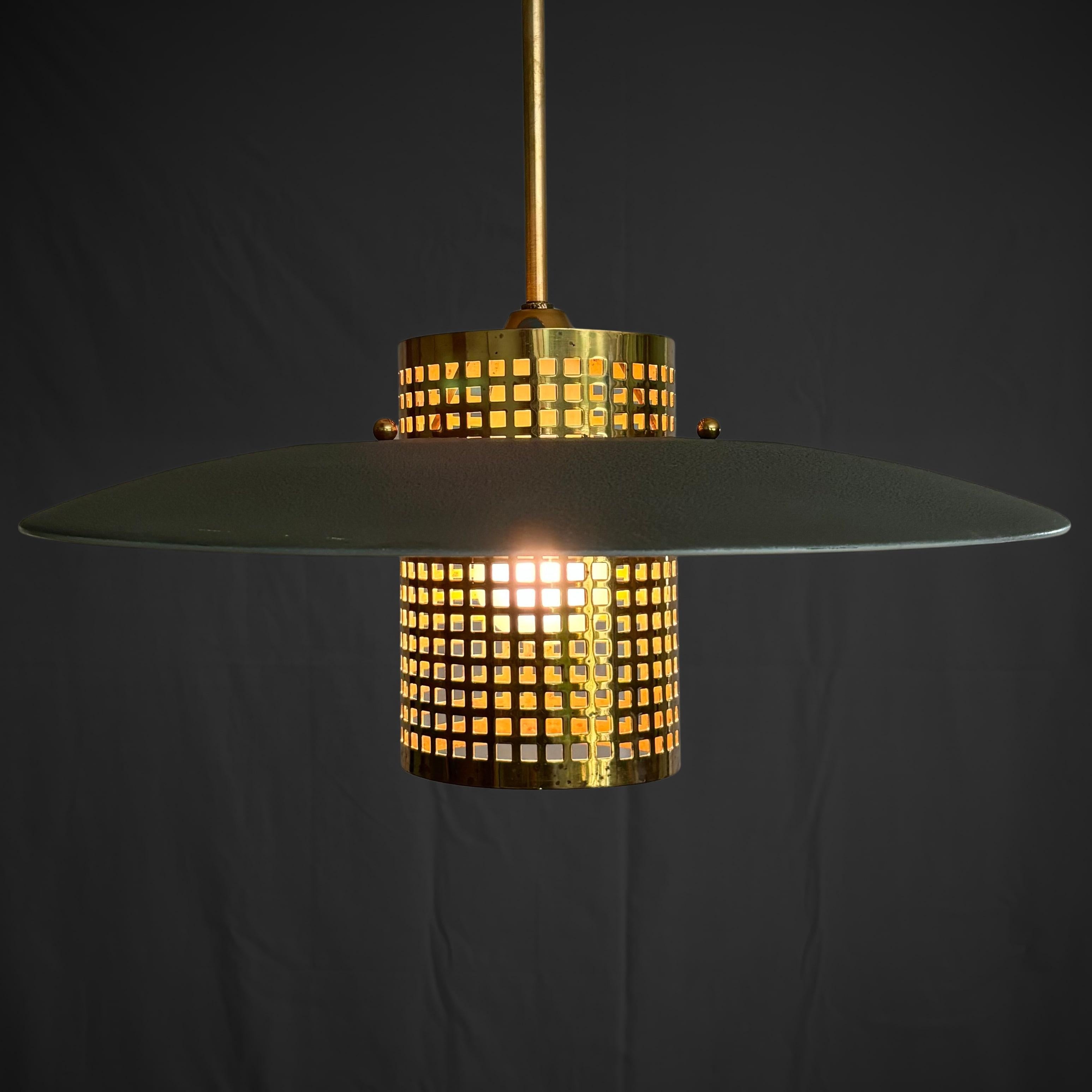 Modernistische skandinavische Pendelleuchte von Malmö Metallvarufabrik, Schweden, 1950er Jahre im Zustand „Gut“ im Angebot in Forserum, SE