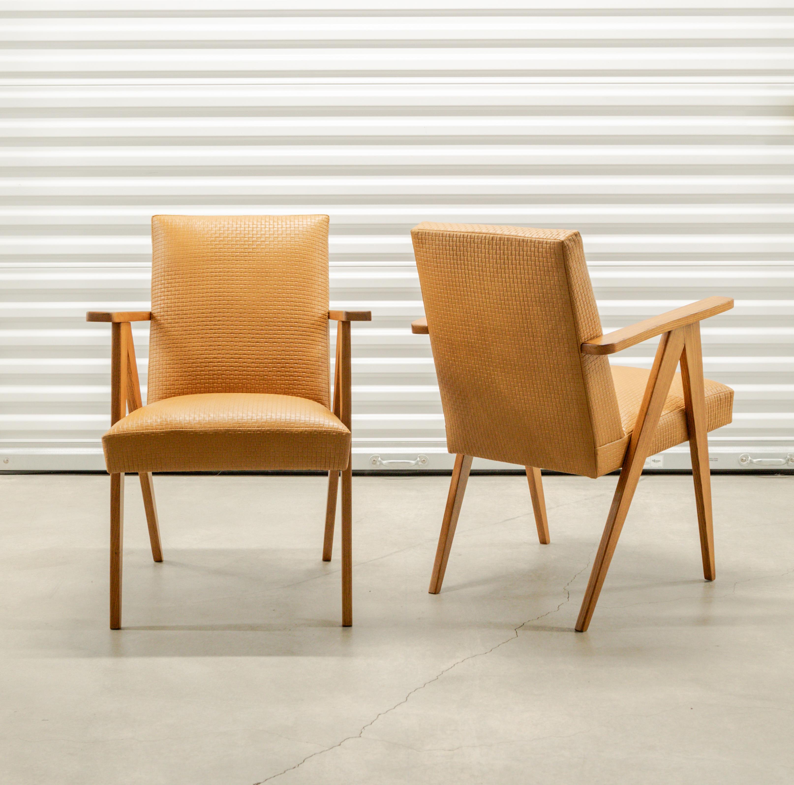 Poltrone moderniste con struttura a forbice in vendita 1