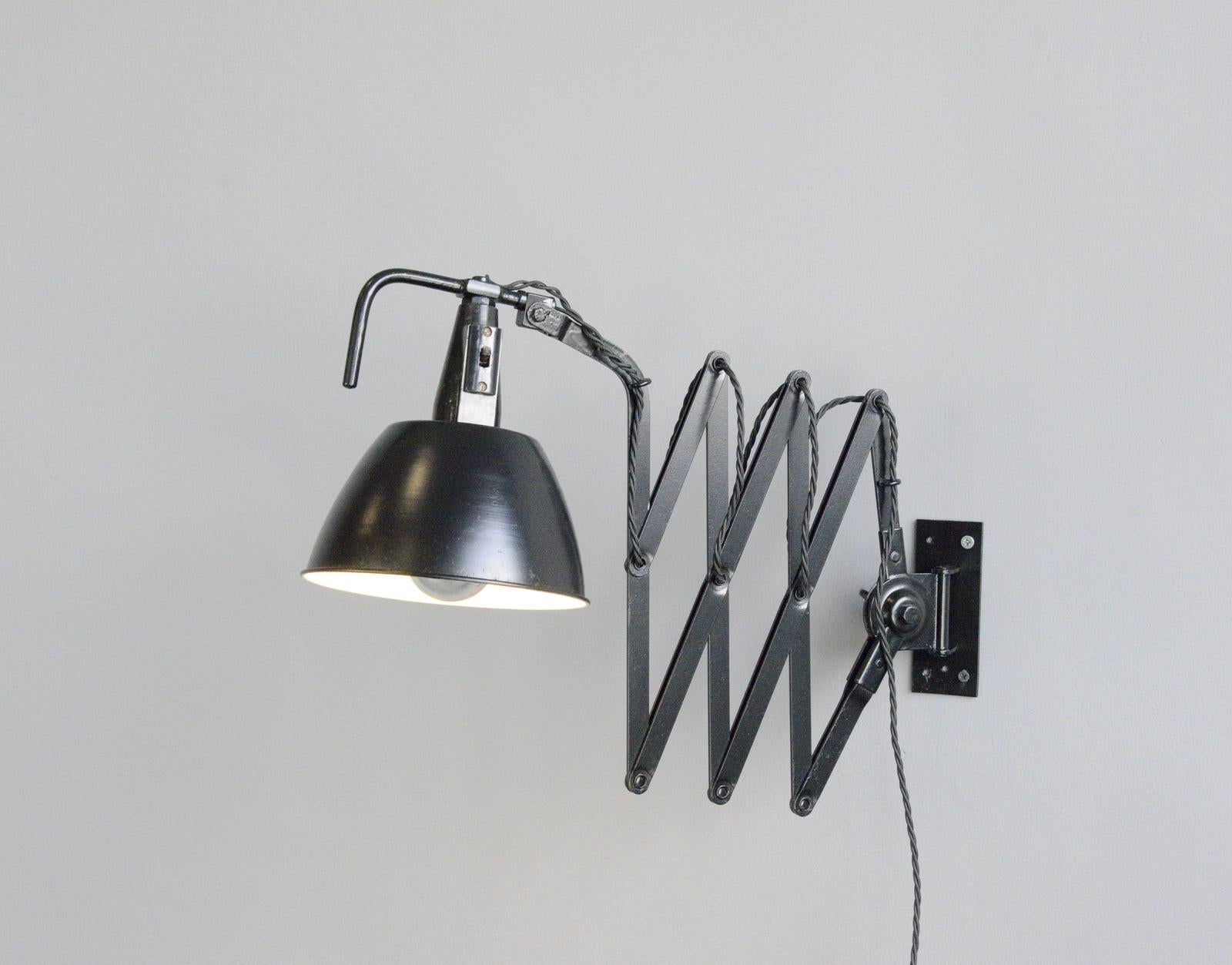 Modernist scissor lamp by Wilhelm Bader Circa 1930s

- Large extendable scissor mechanism 
- Steel shade
- Original On/Off switch on the shade
- Takes E27 fitting bulbs
- German ~ 1930s
- Extends up to 130cm from the wall
- Measures: 18cm